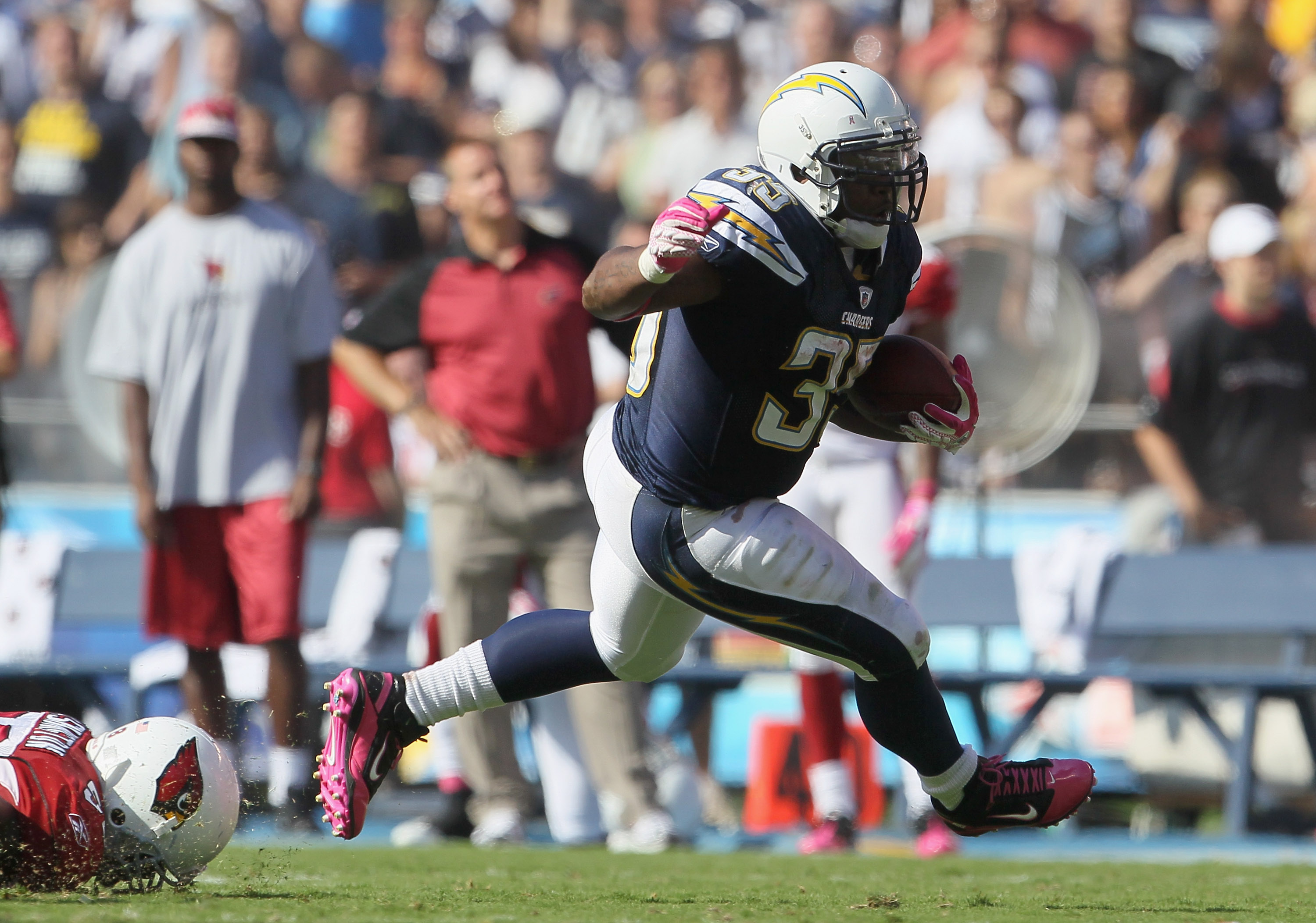 San Diego Chargers FB Mike Tolbert (35) runs around Oakland