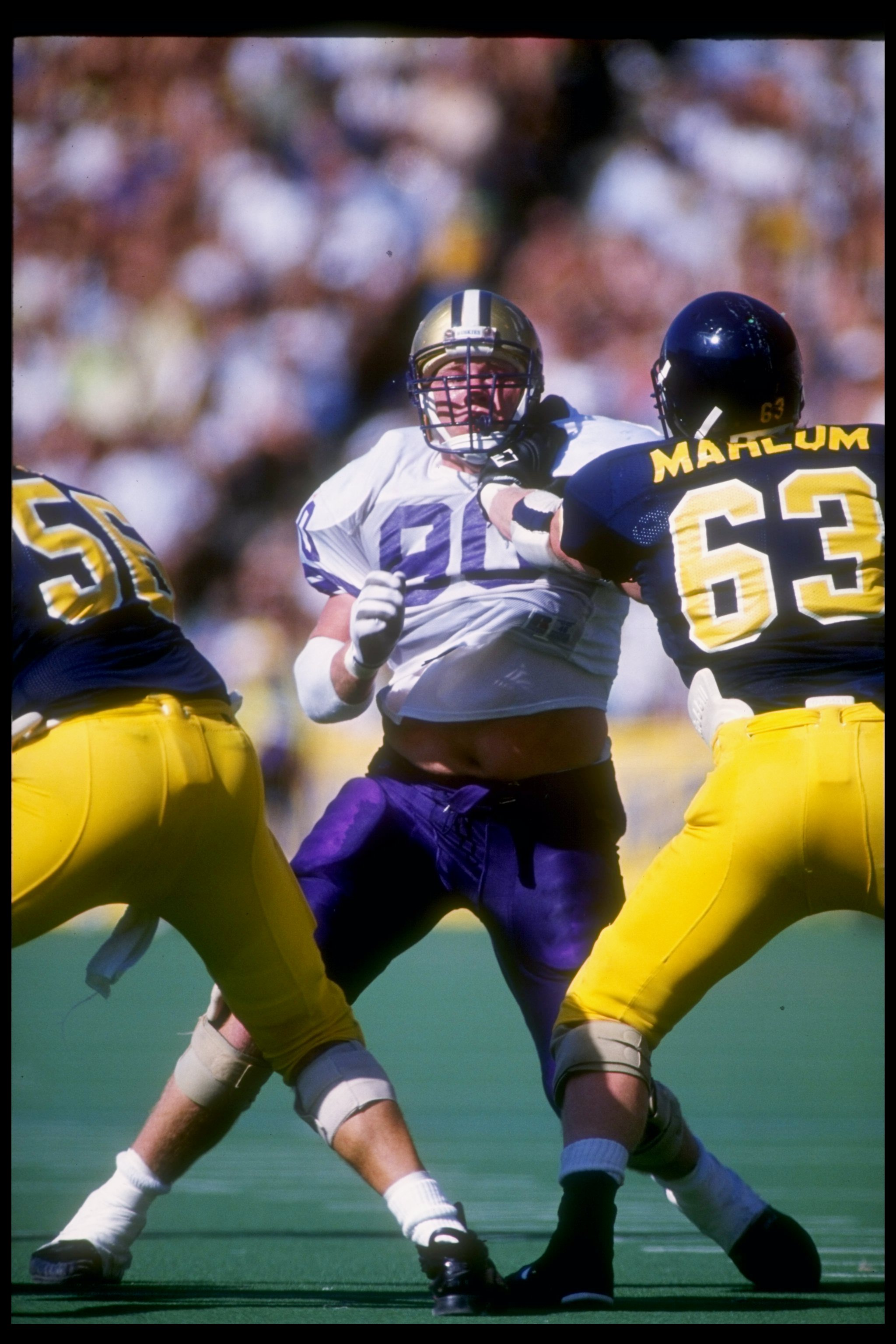 19 Oct 1991: Defensive tackle Steve Emtman of the Washington Huskies tries to break through the offensive line of the California Bears during a game at Memorial Stadium in Berkeley, California. Washington won the game 24-17.