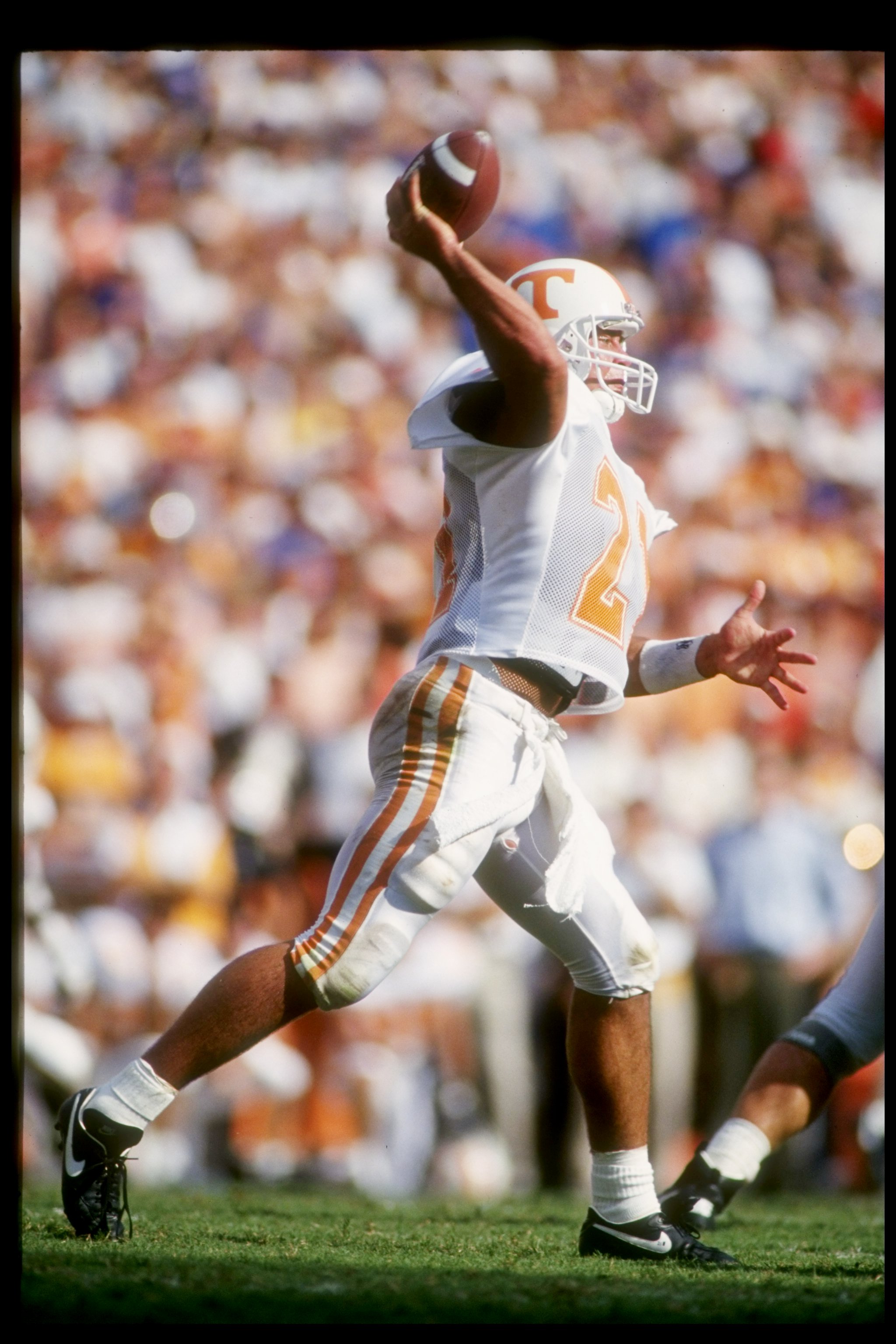 18 Sep 1993: Quarterback Heath Shuler of the Tennessee Volunteers in action during a game against the Florida Gators. The Florida Gators won the game 41-34. Mandatory Credit: Scott Halleran /Allsport