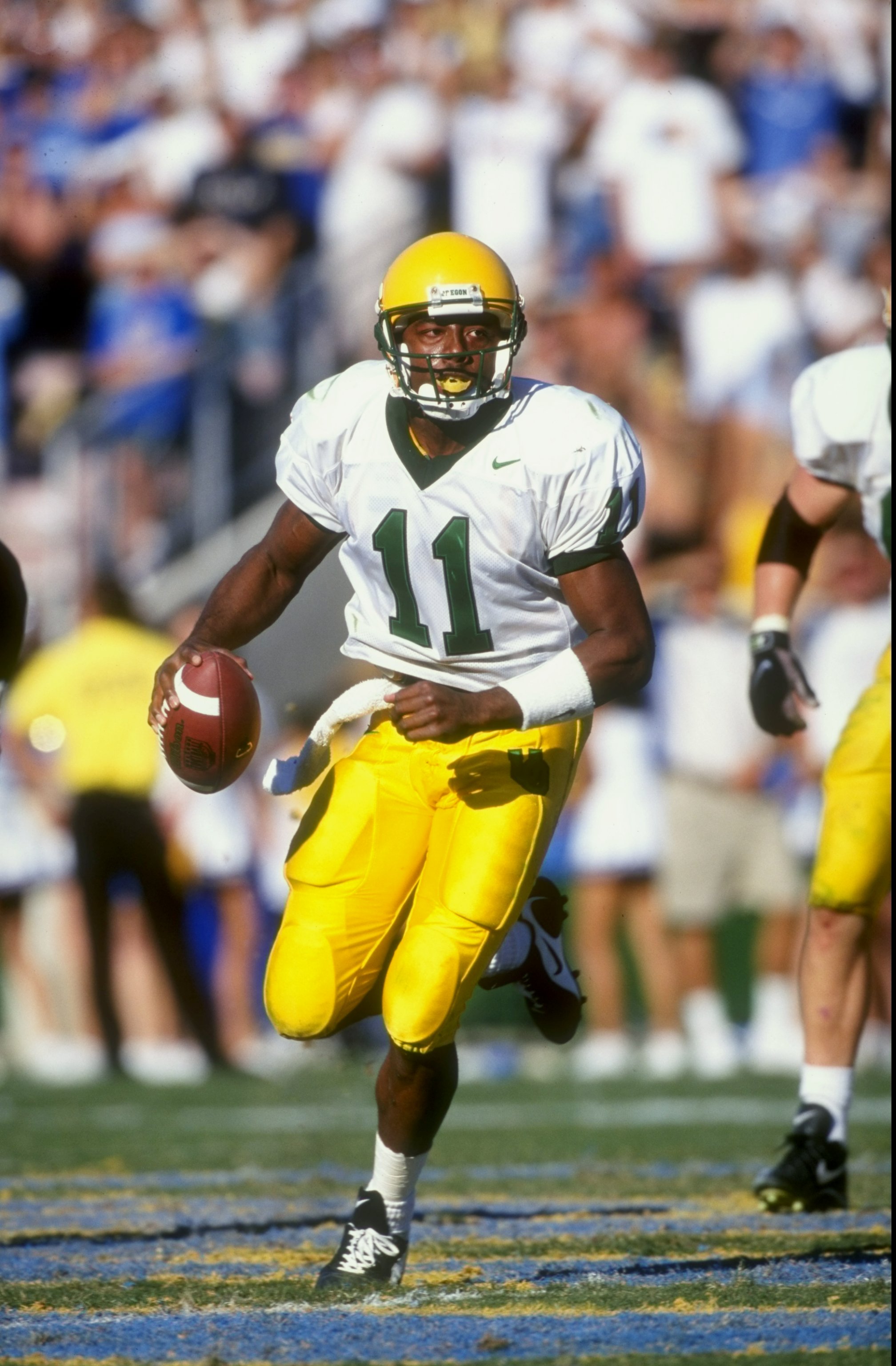 17 Oct 1998: Quarterback Akili Smith #11 of the Oregon Ducks runs during the game against the UCLA Bruins at the Rose Bowl in Pasadena, California. The UCLA defeated the Ducks 41-38. Mandatory Credit: Tom Hauck /Allsport