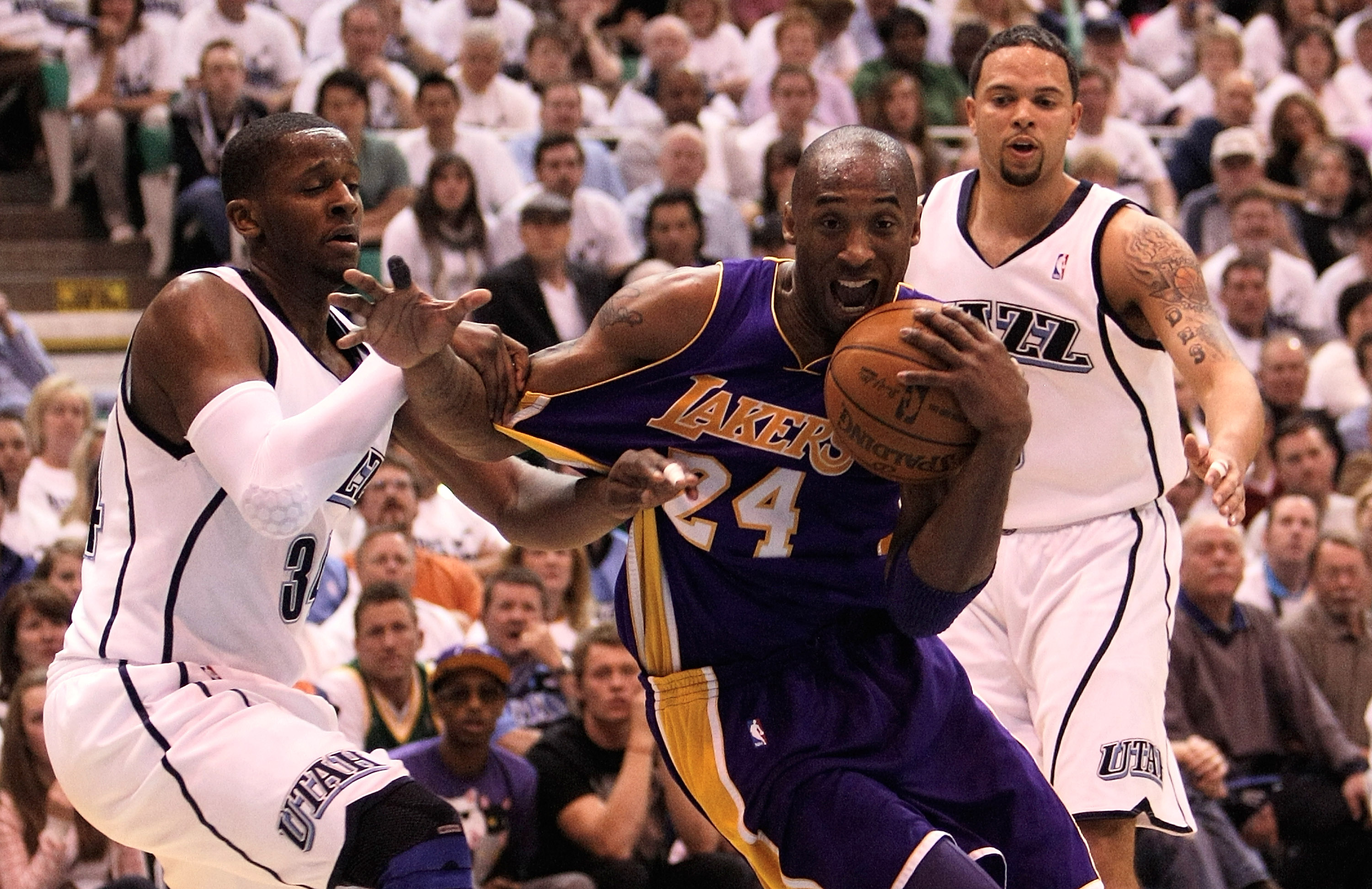 Kobe Bryant: Why He Needs To Develop Team-first Mentality For Lakers To 