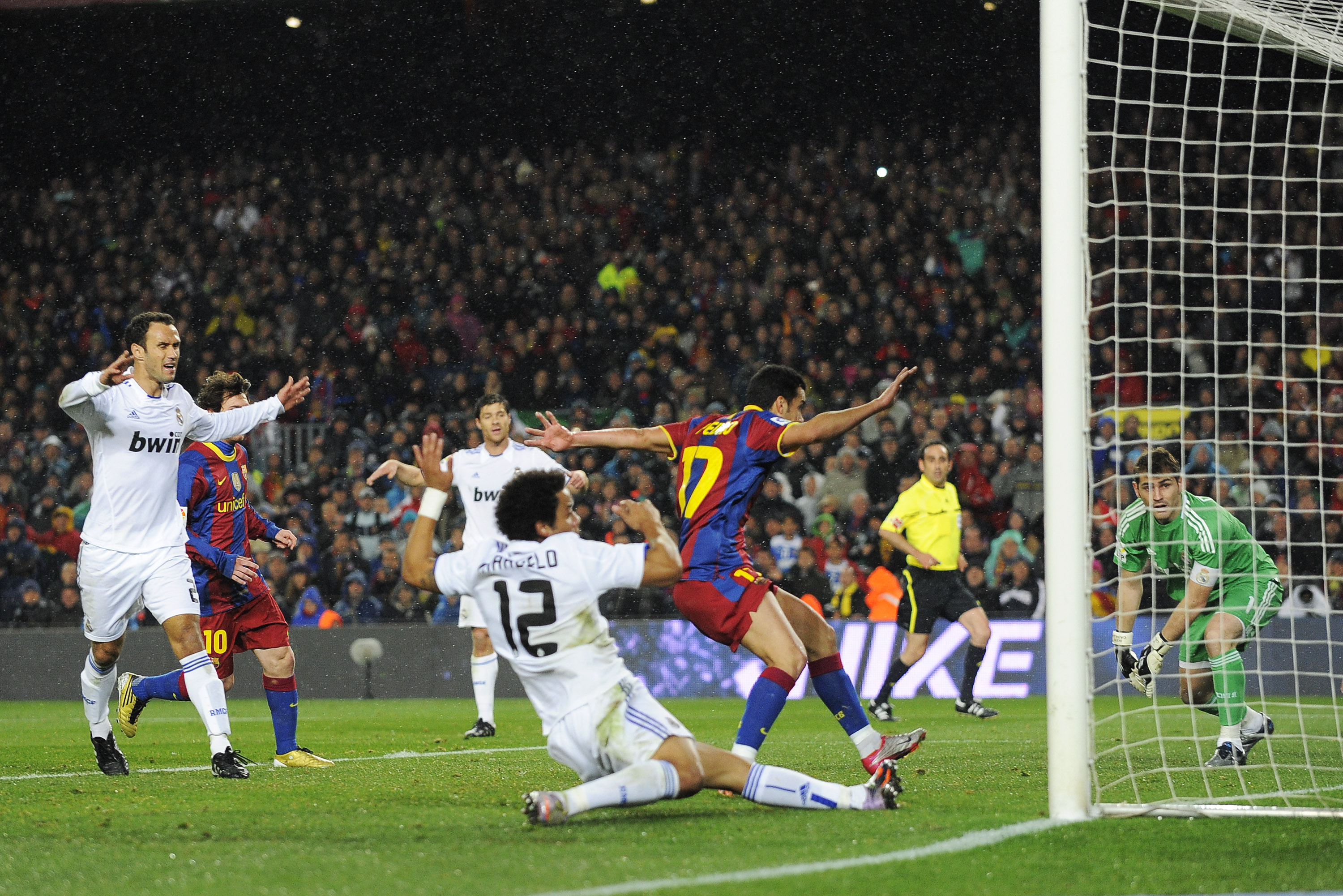 2010 ноябрь 27. Реал Мадрид и Барселона 2010. Барселона - Реал (29 ноября 2010). Барселона Реал 5 0 2010. Барселона 5 0 Реал Мадрид 2010.