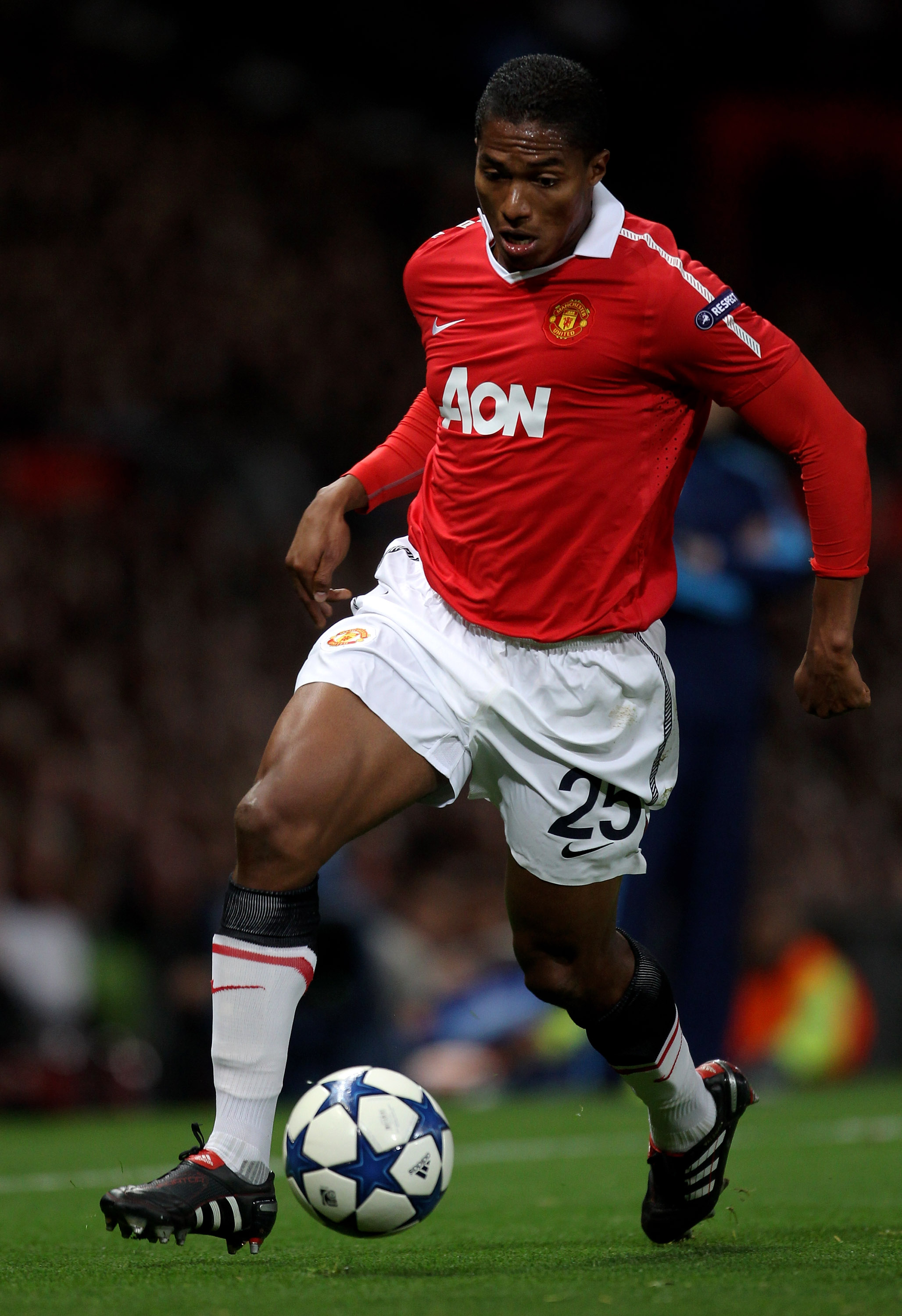 MANCHESTER, ENGLAND - SEPTEMBER 14:  Antonio Valencia of Manchester United in action during the UEFA Champions League Group C match between Manchester United and Rangers at Old Trafford on September 14, 2010 in Manchester, England.  (Photo by Alex Livesey