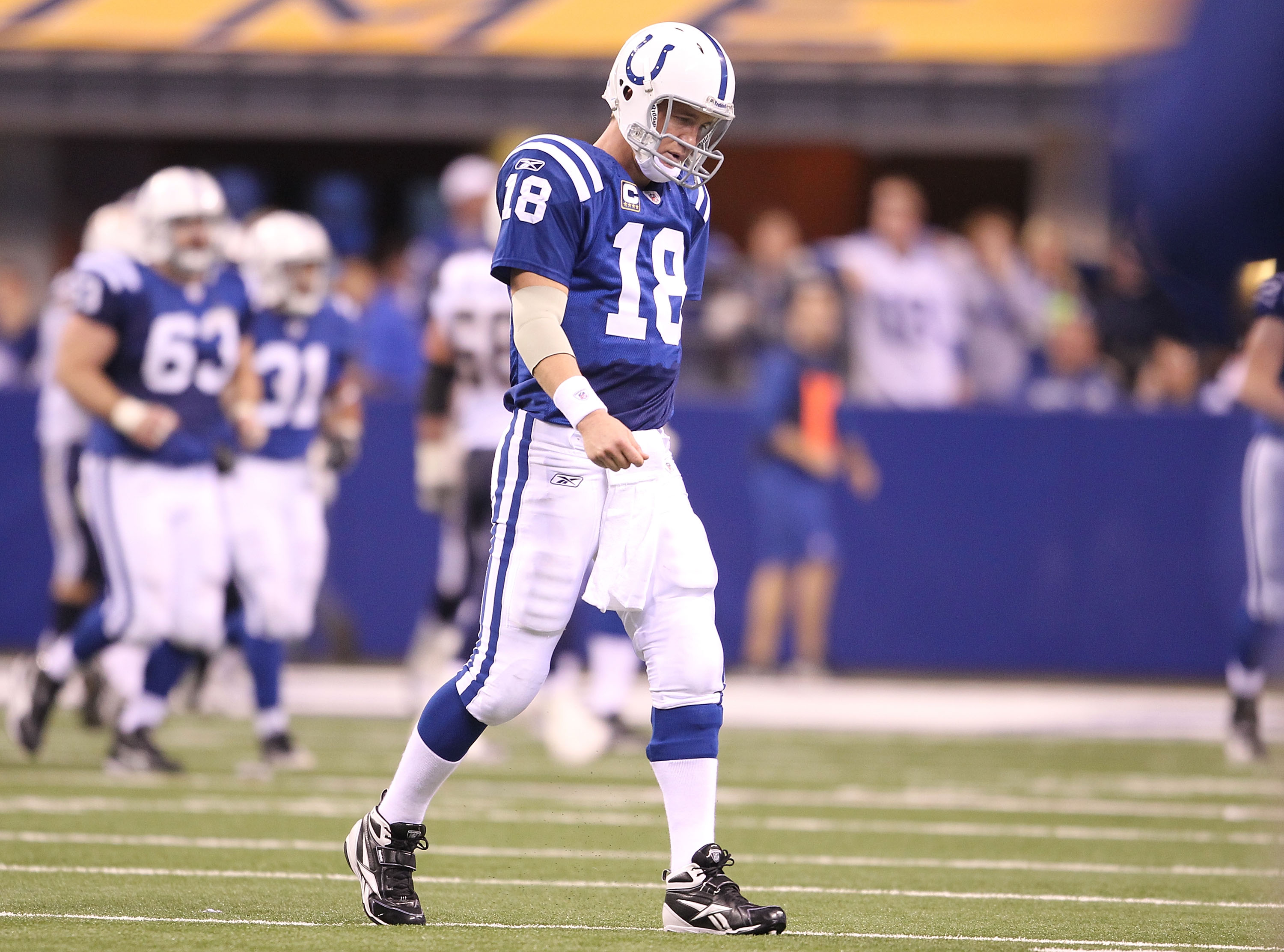 Kerry Collins, Colts' offensive line off to miserable start in