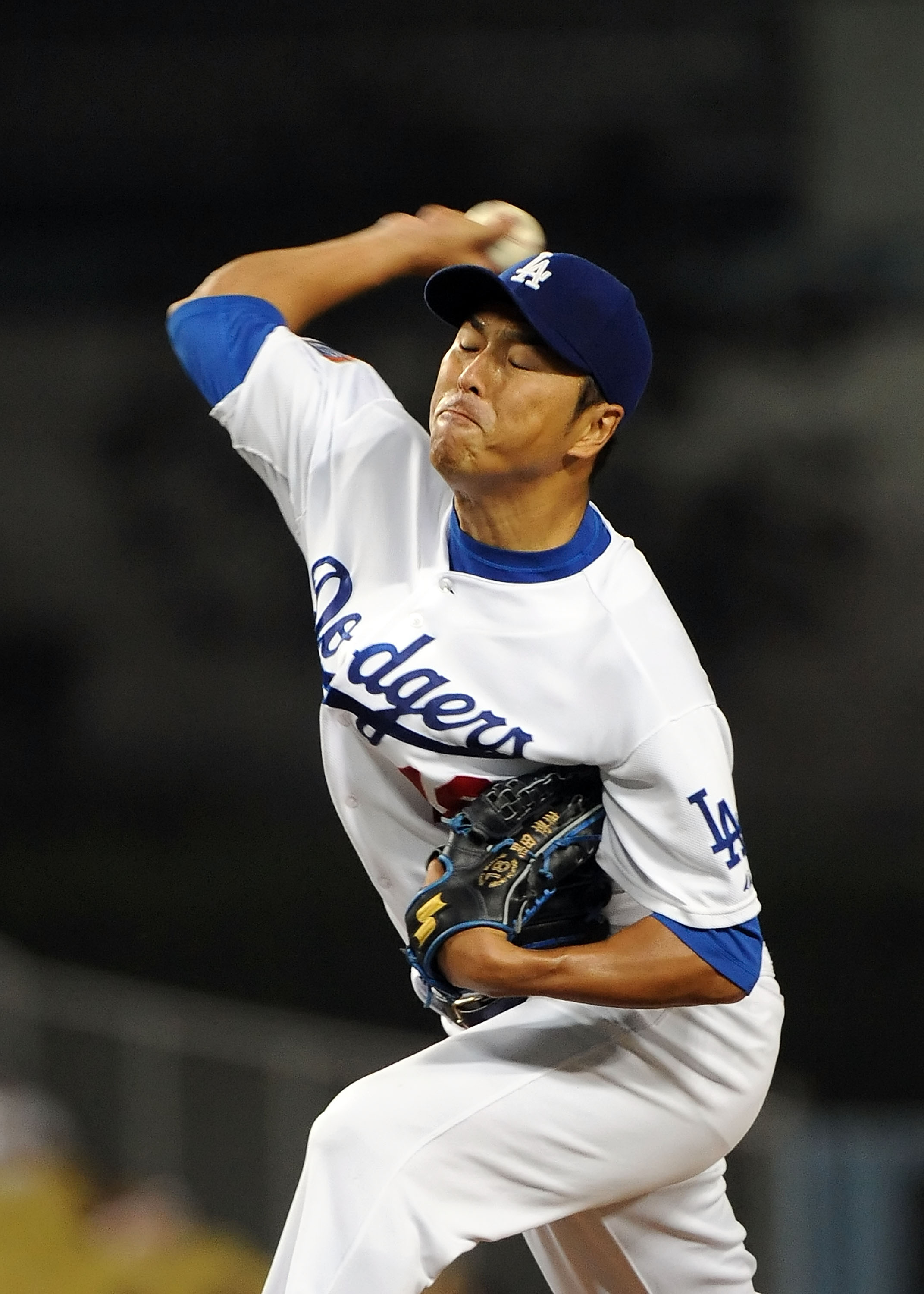 LOS ANGELES, CA - SEPTEMBER 17:  Hiroki Kuroda #18 of the Los Angeles Dodgers pitches against the Colorado Rockies at Dodger Stadium on September 17, 2010 in Los Angeles, California.  (Photo by Lisa Blumenfeld/Getty Images)