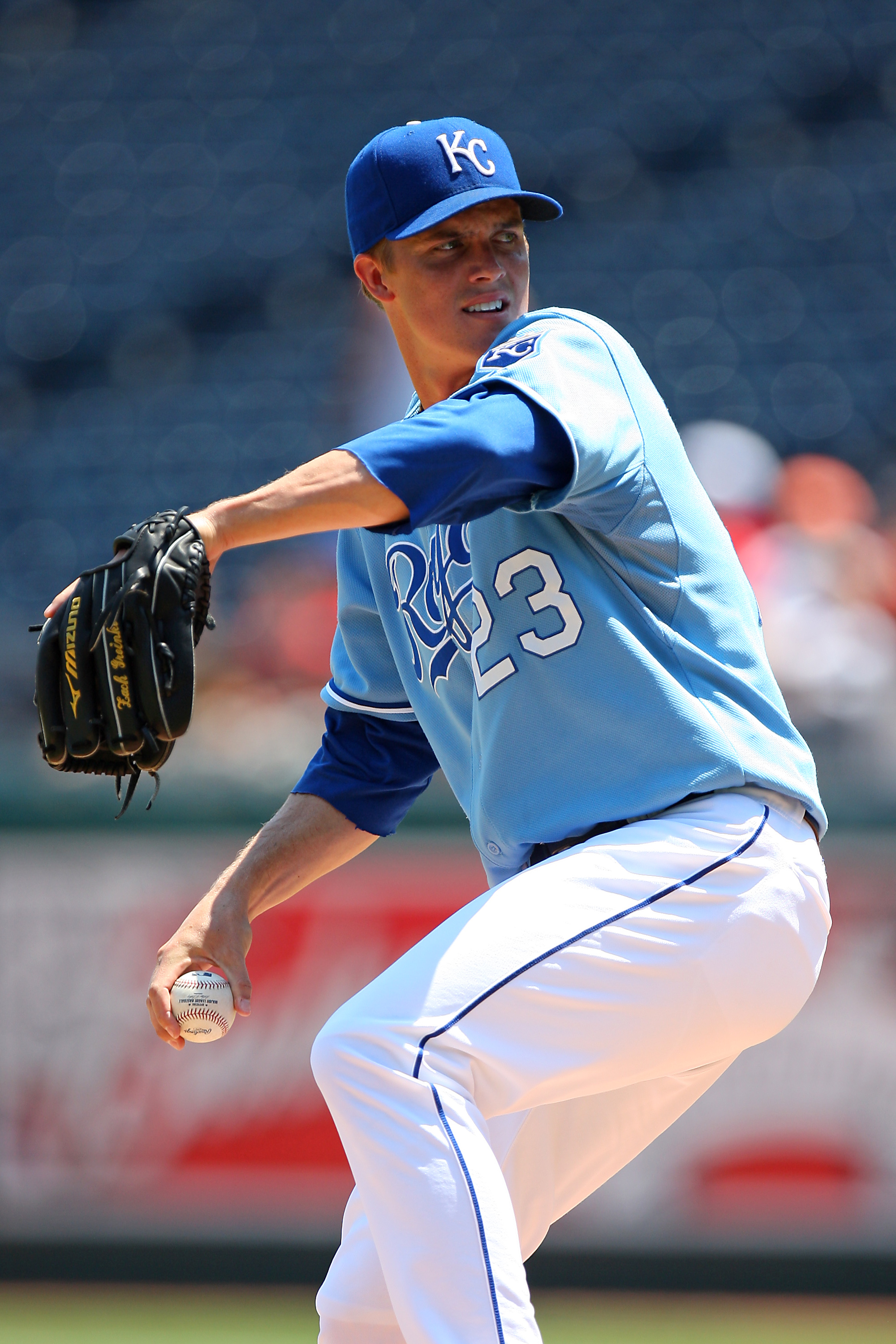 Photo: Milwaukee Brewers starting pitcher Zack Greinke throws a pitch at  Yankee Stadium in New York - NYP20110628102 