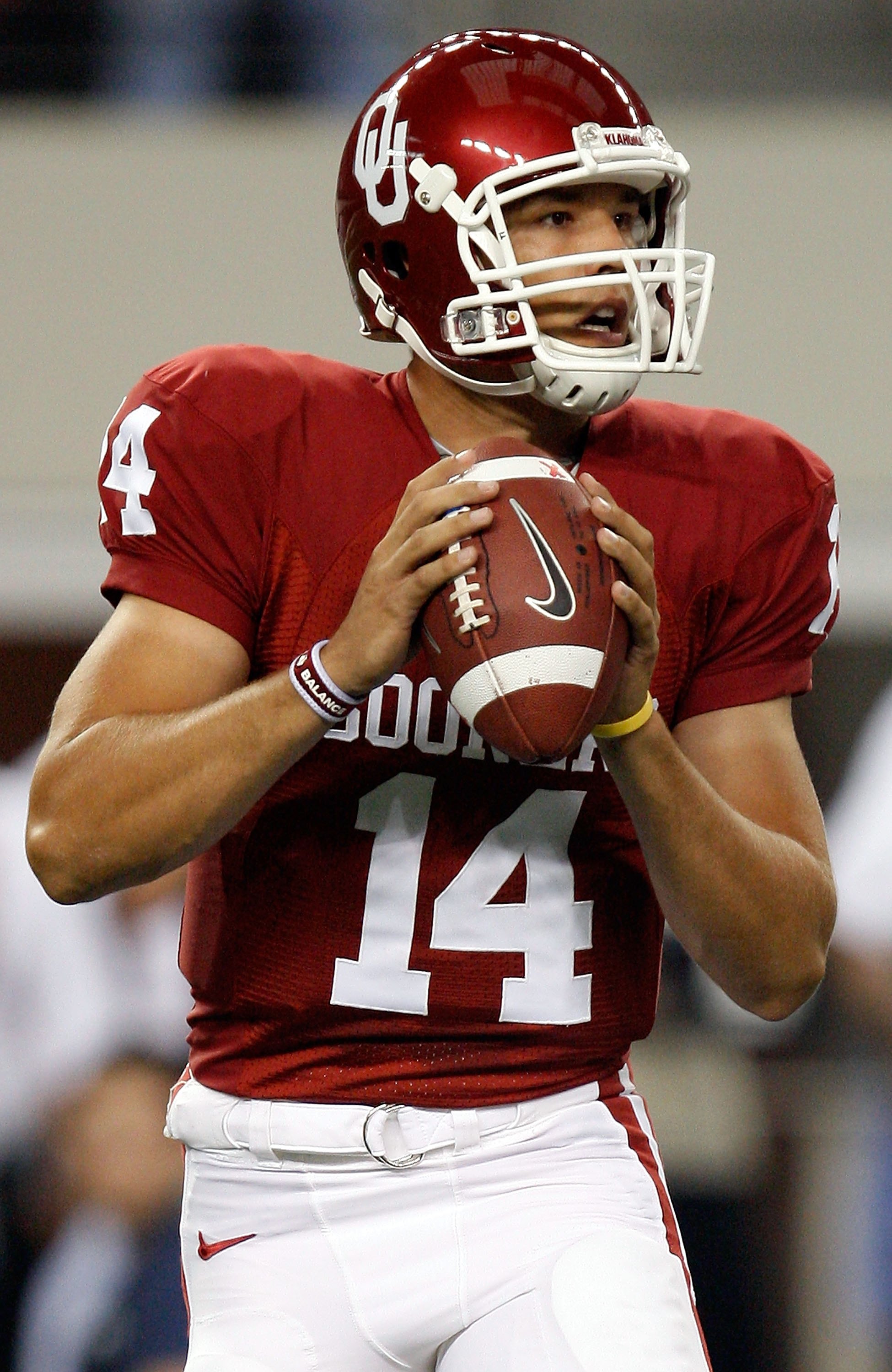 ARLINGTON, TX - SEPTEMBER 05:  Quarterback Sam Bradford #14 of the Oklahoma Sooners drops back to pass against the Brigham Young Cougars at Cowboys Stadium on September 5, 2009 in Arlington, Texas.  (Photo by Ronald Martinez/Getty Images)