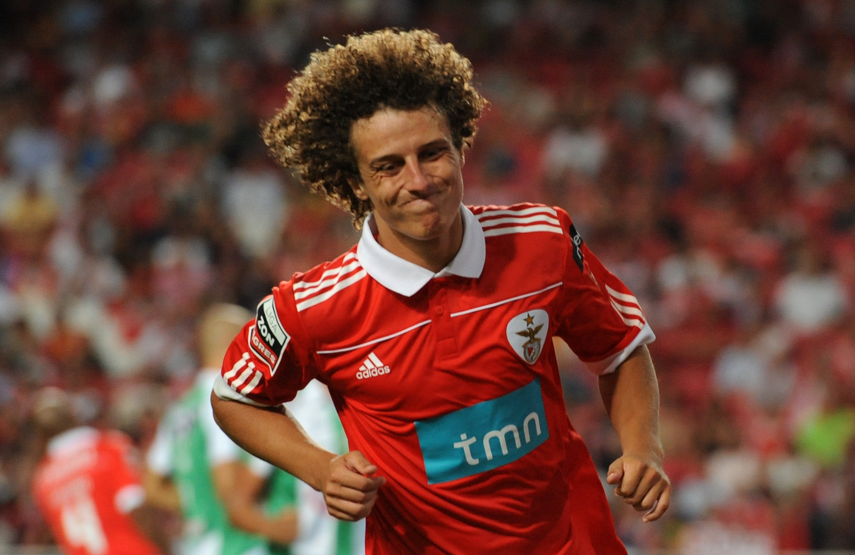 LISBON, PORTUGAL - AUGUST 28:  David Luiz of Benfica in action during the Portuguese Liga match between Vitoria Setubal and Benfica at Luz Stadium on August 28, 2010 in Lisbon, Portugal.  (Photo by Patricia de Melo/EuroFootball/Getty Images)