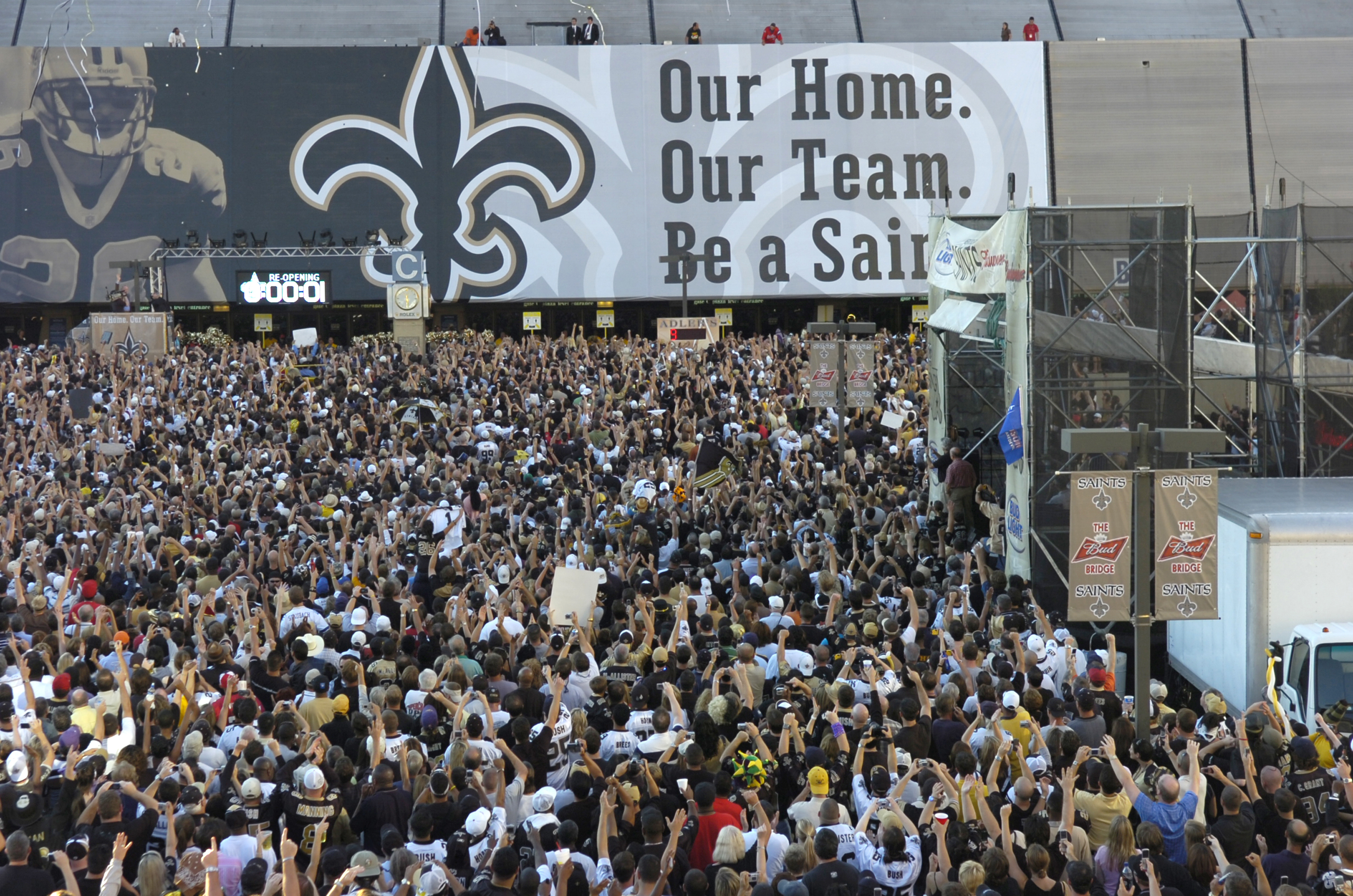 The banner drops outside the Louisana Superdome before the ESPN Monday Night Football  game September 25, 2006 in New Orleans.  (Photo by Al Messerschmidt/Getty Images)