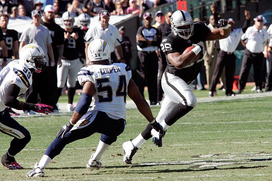 November 14, 1999 - Oakland, California, U.S - Oakland Raiders vs. San  Diego Chargers at Oakland Alameda County Coliseum Sunday, November 14,  1999. Raiders beat Chargers 28-9. San Diego Chargers running back