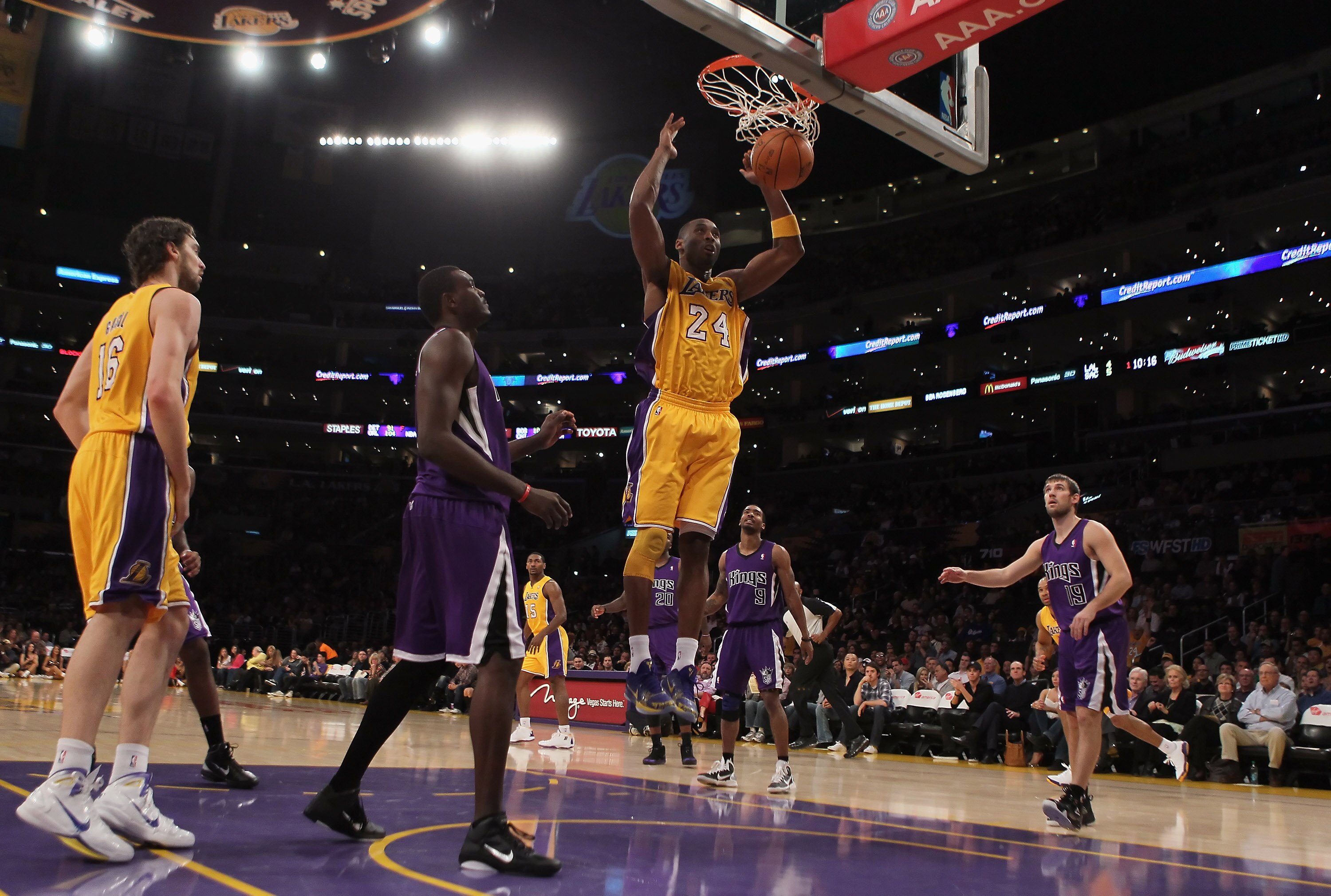 Los Angeles Lakers: 10 Reasons the Lakers Aren't Favorites to Win NBA Title