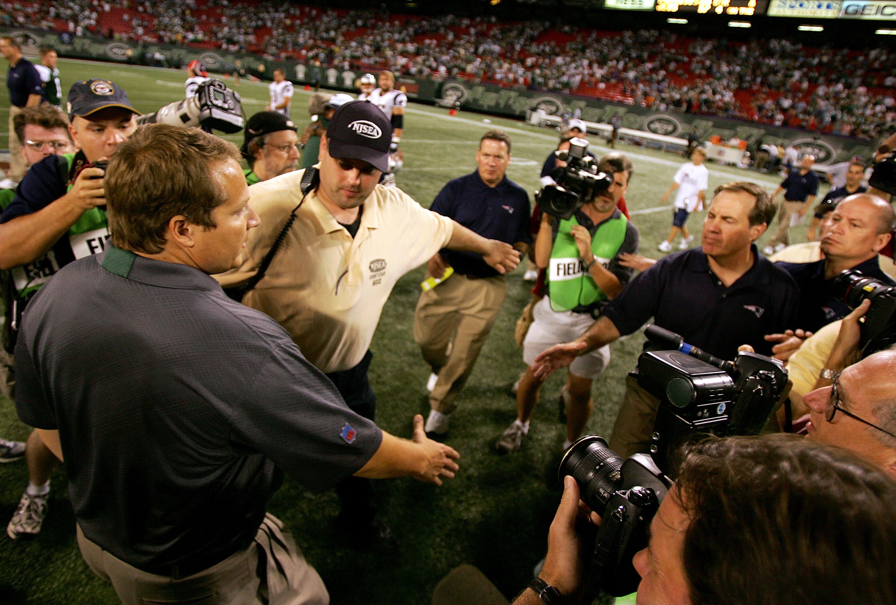 Jets RB Gets Into Sideline Altercation With Coach During Game vs Patriots -  Daily Snark