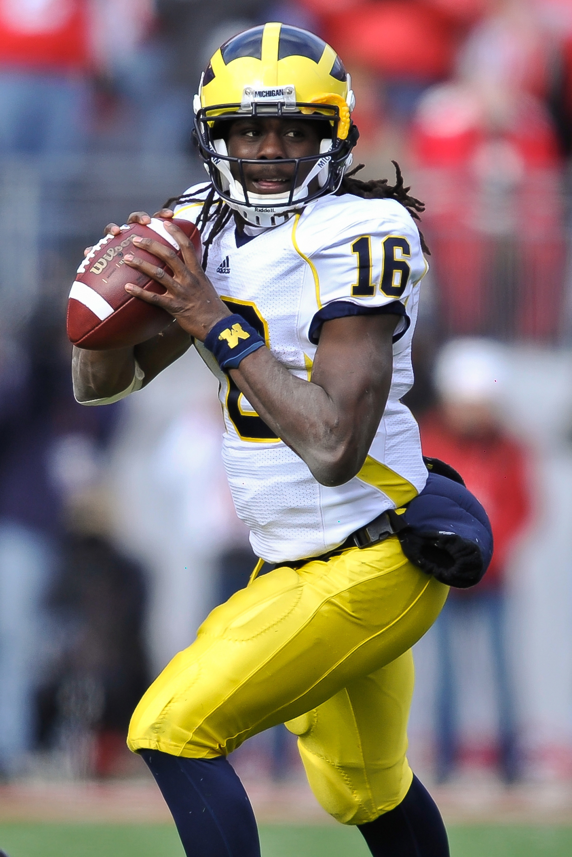 COLUMBUS, OH - NOVEMBER 27:  Quarterback Denard Robinson #16 of the Michigan Wolverines drops back to pass against the Ohio State Buckeyes at Ohio Stadium on November 27, 2010 in Columbus, Ohio.  (Photo by Jamie Sabau/Getty Images)