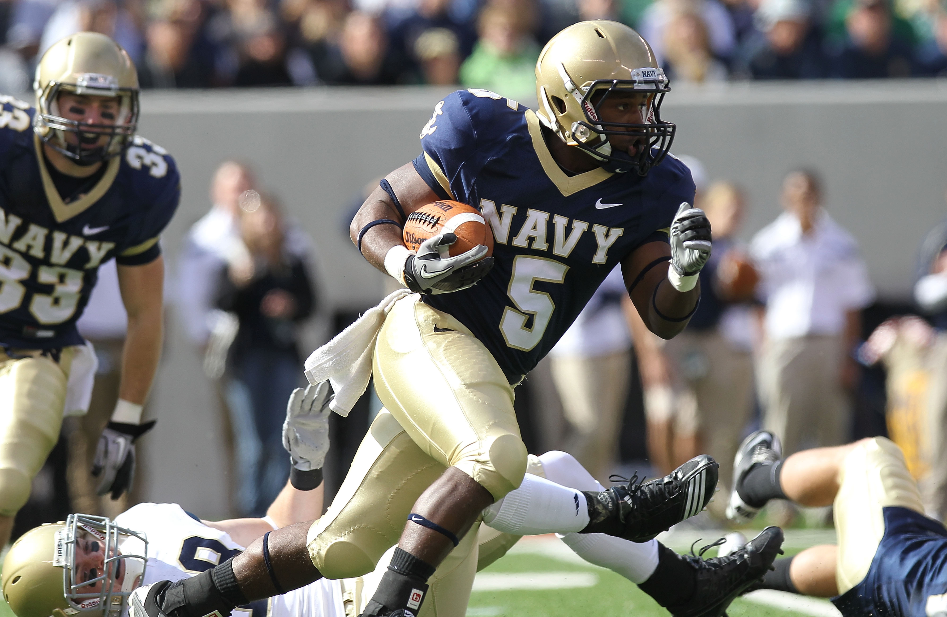 EAST RUTHERFORD, NJ - OCTOBER 23:  Patrick Mealy #5 of the Navy Midshipmen rushes against the Notre Dame Fighting Irish at New Meadowlands Stadium on October 23, 2010 in East Rutherford, New Jersey.  (Photo by Nick Laham/Getty Images)