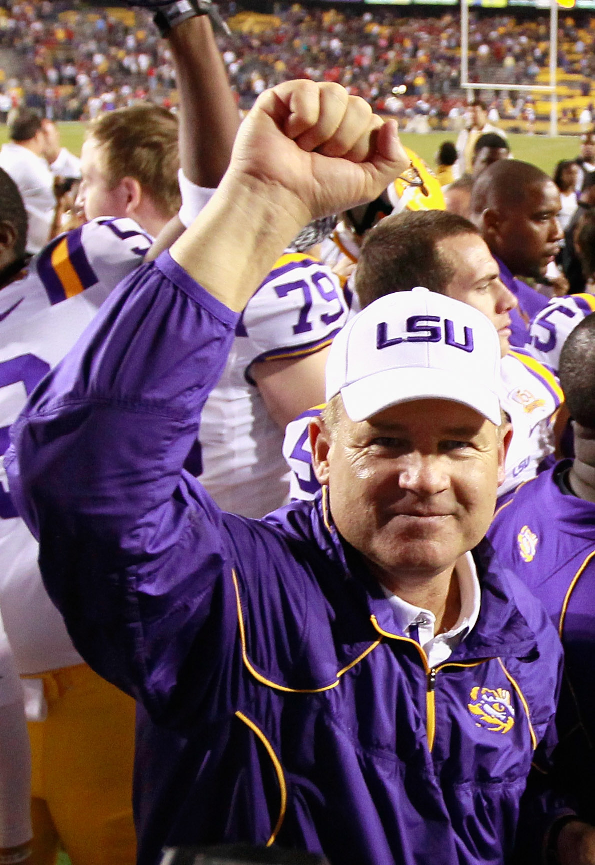 BATON ROUGE, LA - NOVEMBER 20:  Head coach Les Miles of the Louisiana State University Tigers celebrates after their 43-36 win over the Ole Miss Rebels at Tiger Stadium on November 20, 2010 in Baton Rouge, Louisiana.  (Photo by Kevin C. Cox/Getty Images)