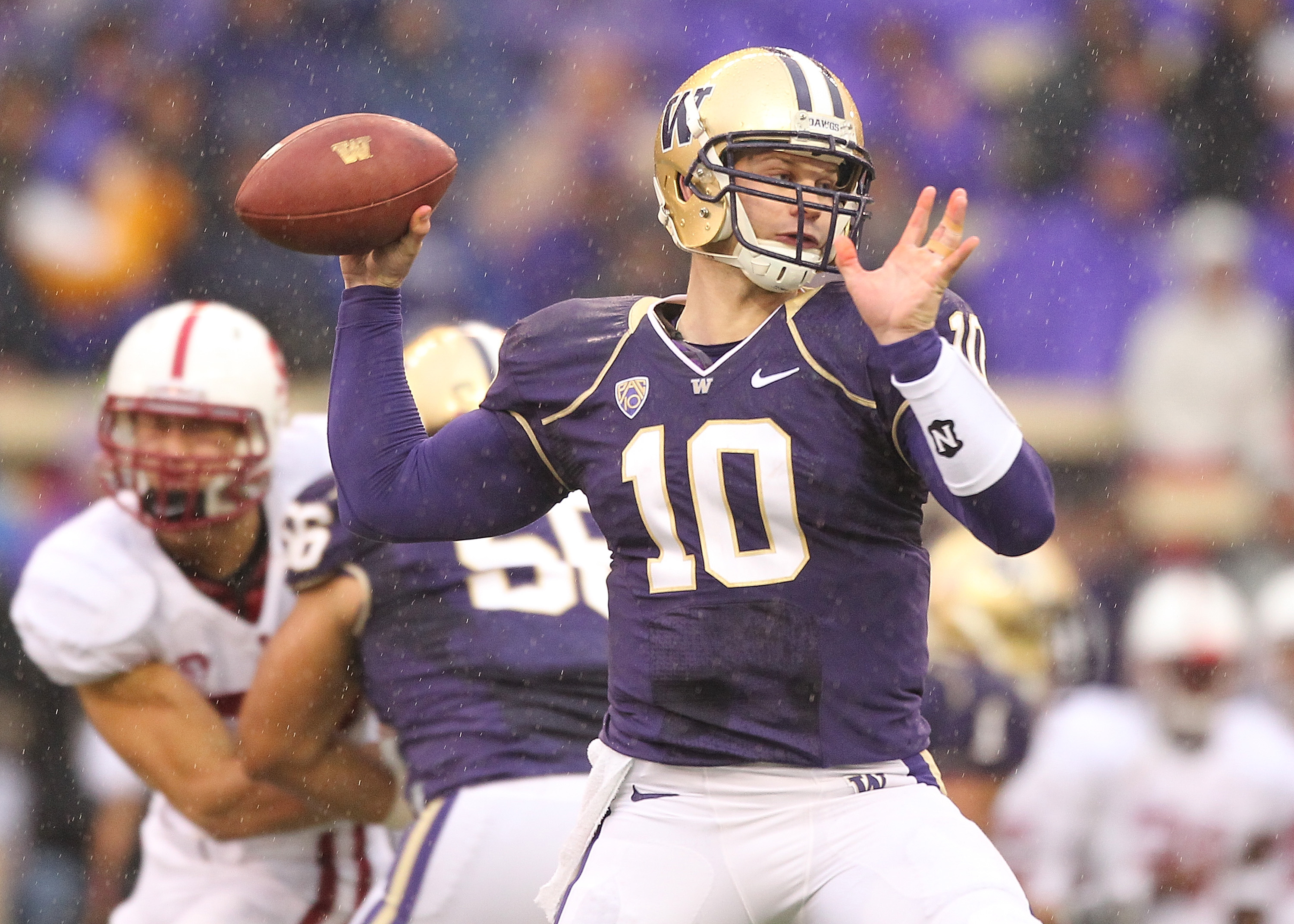 SEATTLE - OCTOBER 30:  Quarterback Jake Locker #10 of the Washington Huskies passes against the Stanford Cardinal on October 30, 2010 at Husky Stadium in Seattle, Washington. (Photo by Otto Greule Jr/Getty Images)