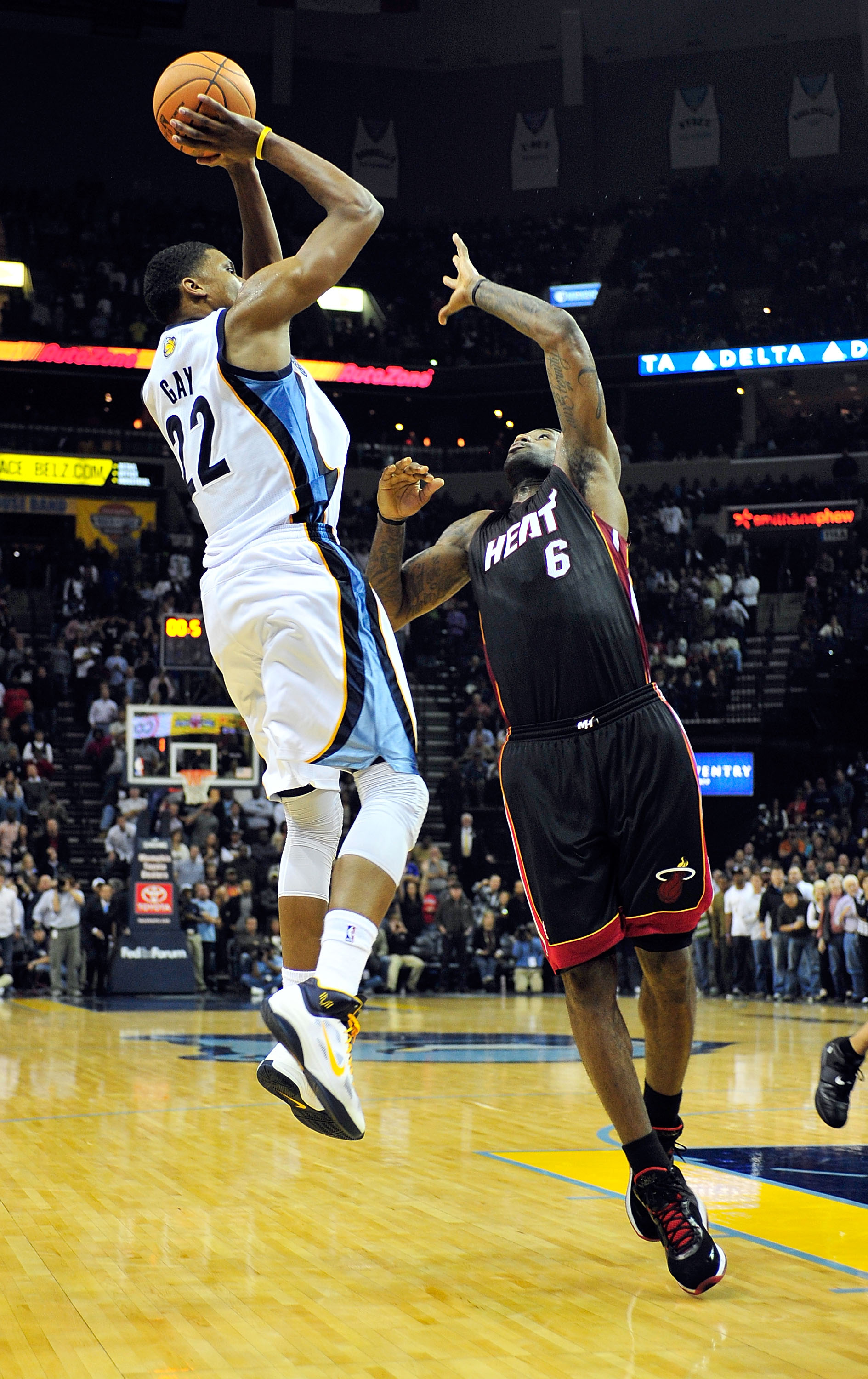 MEMPHIS, TN - NOVEMBER 20:  Rudy Gay #22 of the Memphis Grizzlies makes the game-winning basket over LeBron James #6 of the Miami Heat as time expires at FedExForum on November 20, 2010 in Memphis, Tennessee. The Grizzlies won 97-95. NOTE TO USER: User ex