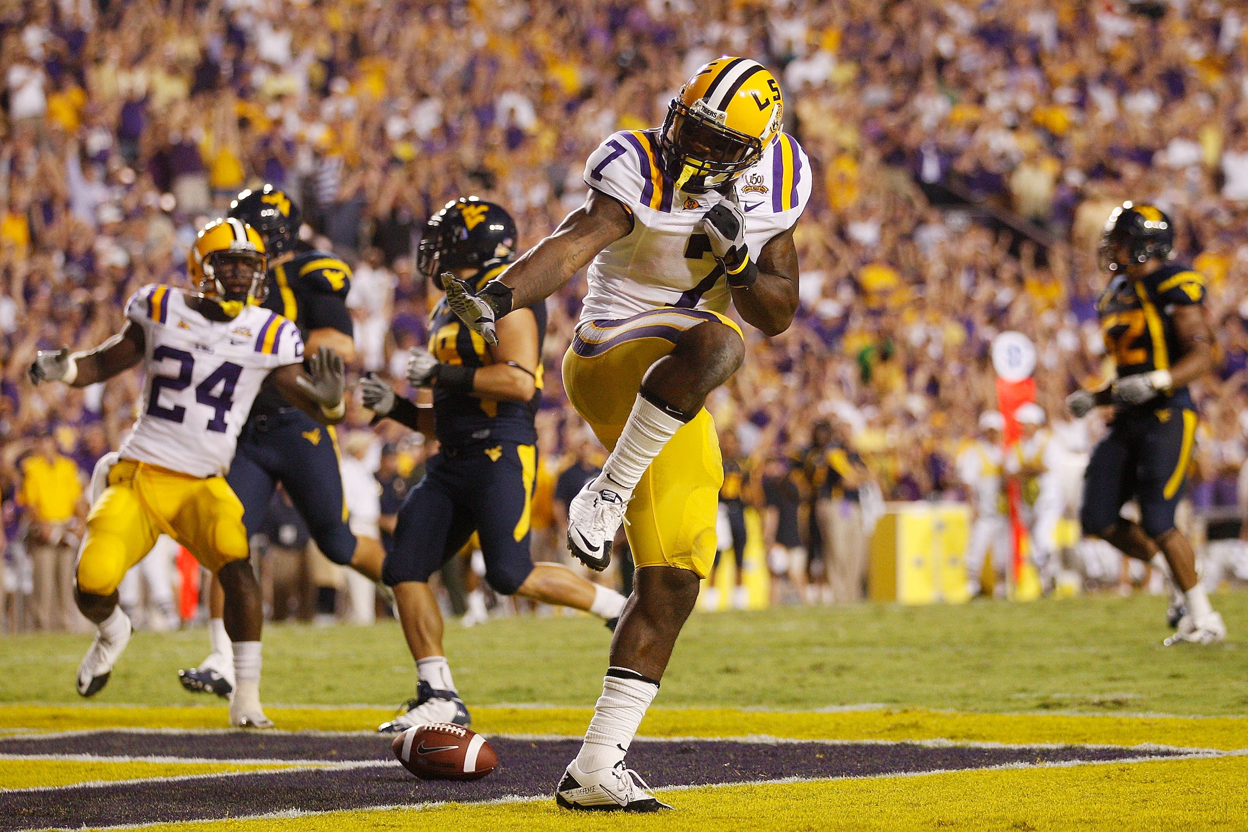 BATON ROUGE, LA - SEPTEMBER 25: Patrick Peterson #7 of the Louisiana State Univeristy Tigers celebrates after scoring a touchdown by posing as the Heisman Trophy against the West Virginia Mountaineers at Tiger Stadium on September 25, 2010 in Baton Rouge BATON ROUGE, LA - SEPTEMBER 25: Patrick Peterson #7 of the Louisiana State Univeristy Tigers celebrates after scoring a touchdown by posing as the Heisman Trophy against the West Virginia Mountaineers at Tiger Stadium on September 25, 2010 in Baton Rouge