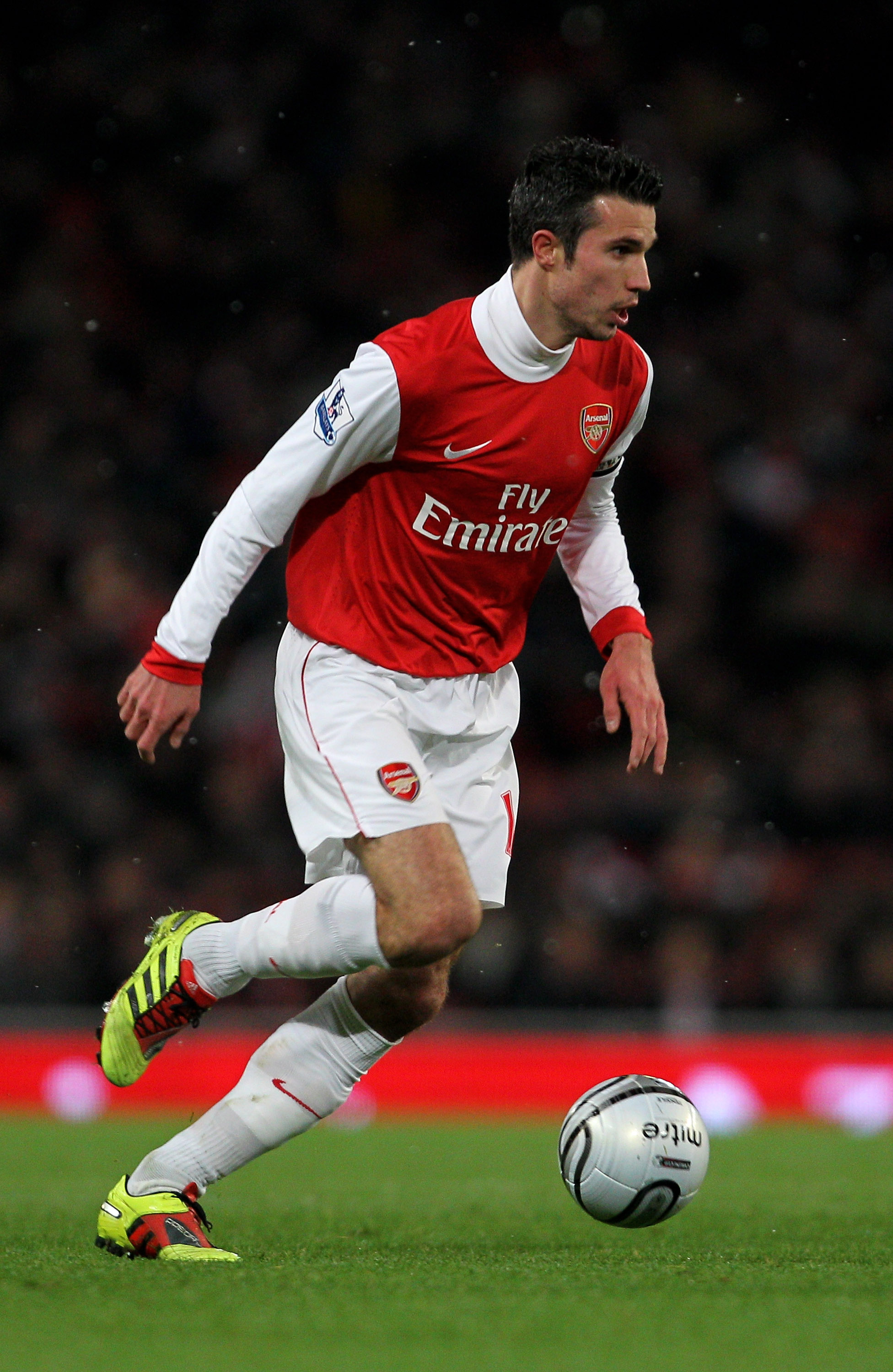 LONDON, ENGLAND - NOVEMBER 30:  Robin van Persie of Arsenal during the Carling Cup quarter final match between Arsenal and Wigan Athletic at the Emirates Stadium on November 30, 2010 in London, England.  (Photo by Clive Rose/Getty Images)