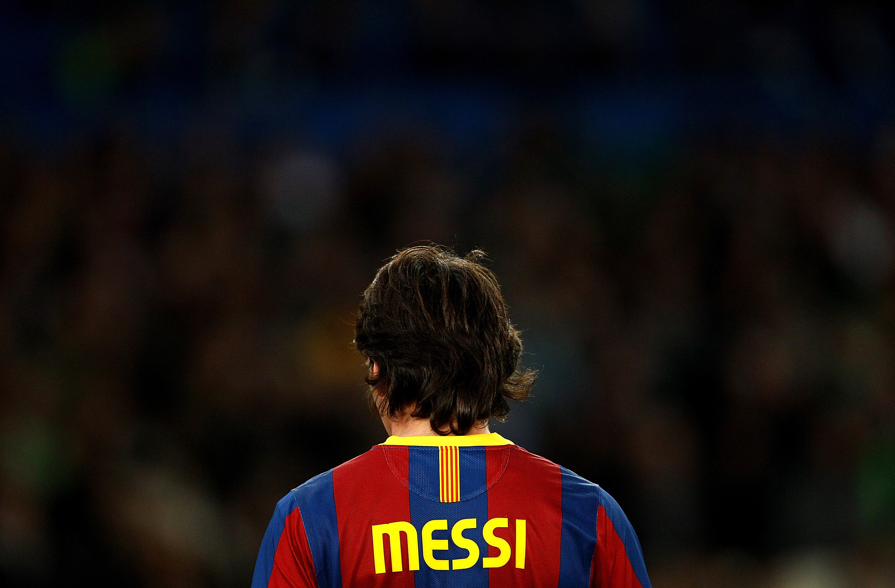 Leo Messi left the field . He - Leo Messi - The Legend
