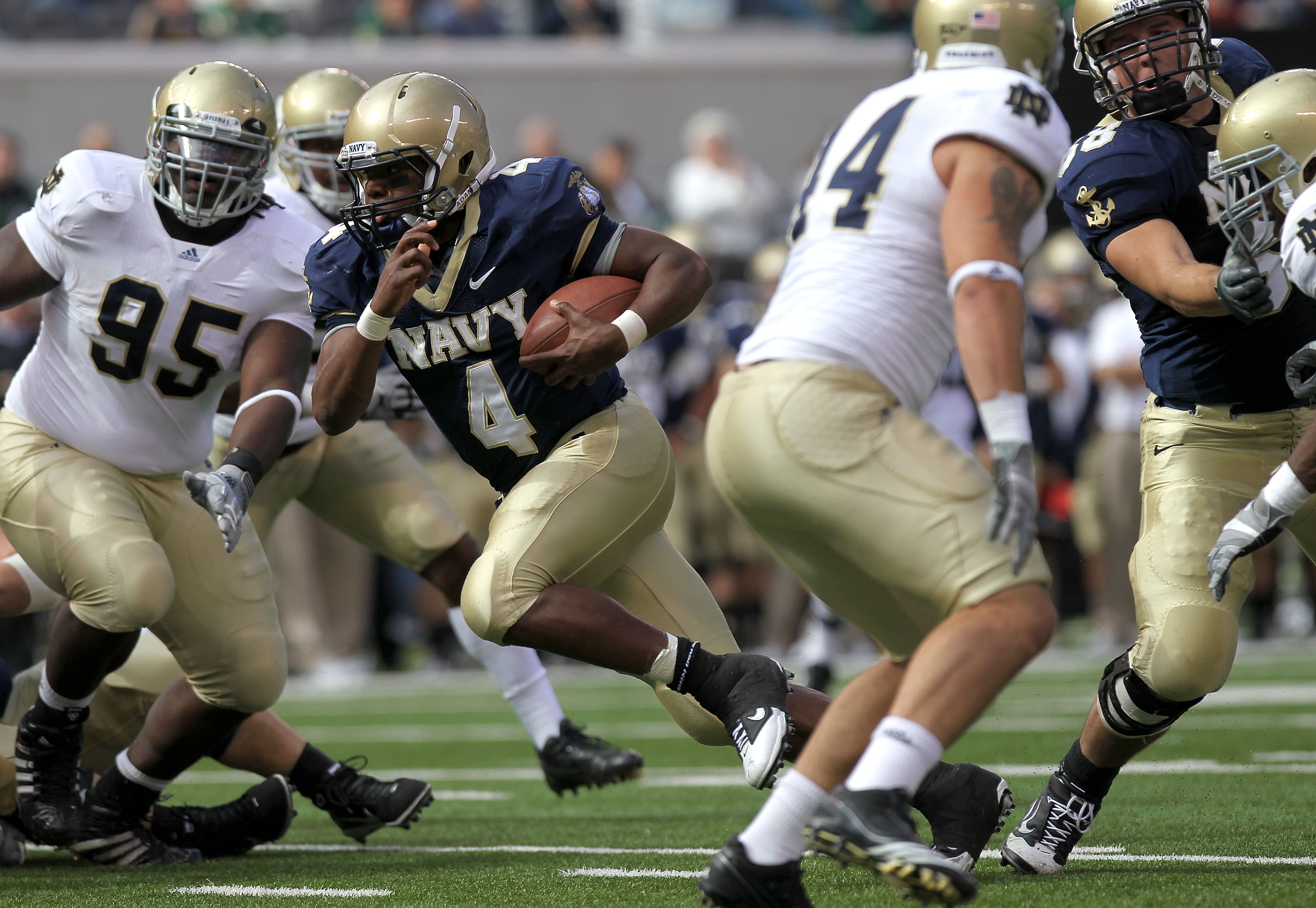 EAST RUTHERFORD, NJ - OCTOBER 23: Ricky Dobbs #4 of the Navy Midshipmen rushes with the ball against the Notre Dame Fighting Irish at New Meadowlands Stadium on October 23, 2010 in East Rutherford, New Jersey. (Photo by Nick Laham/Getty Images)