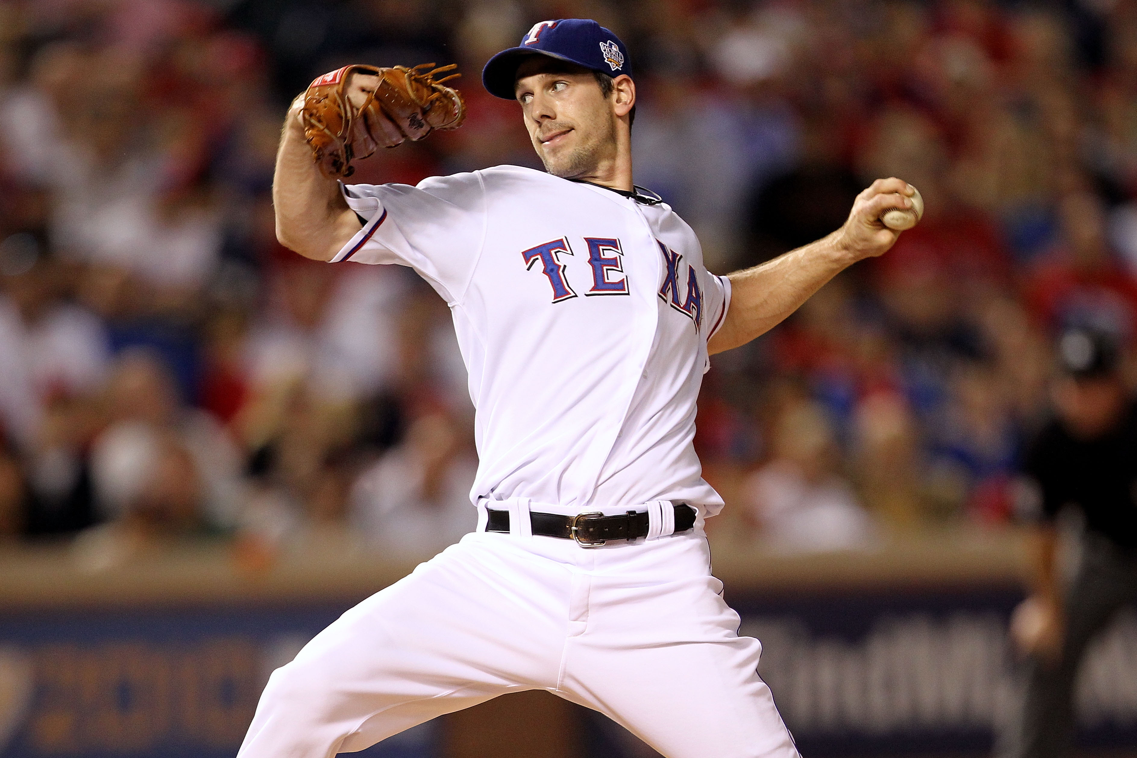 ARLINGTON, TX - NOVEMBER 01:  Cliff Lee #33 of the Texas Rangers pitches against the San Francisco Giants in Game Five of the 2010 MLB World Series at Rangers Ballpark in Arlington on November 1, 2010 in Arlington, Texas.  (Photo by Ronald Martinez/Getty