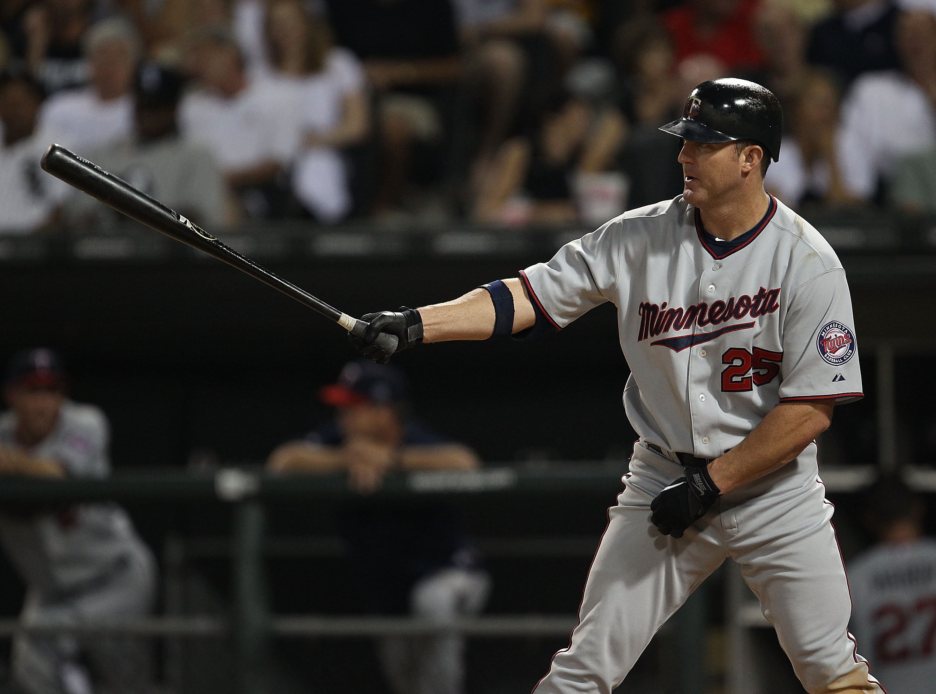 CHICAGO - AUGUST 10: Jim Thome #25 of the Minnesota Twins prepares to bat against the Chicago White Sox at U.S. Cellular Field on August 10, 2010 in Chicago, Illinois. The Twins defeated the White Sox 12-6. (Photo by Jonathan Daniel/Getty Images)