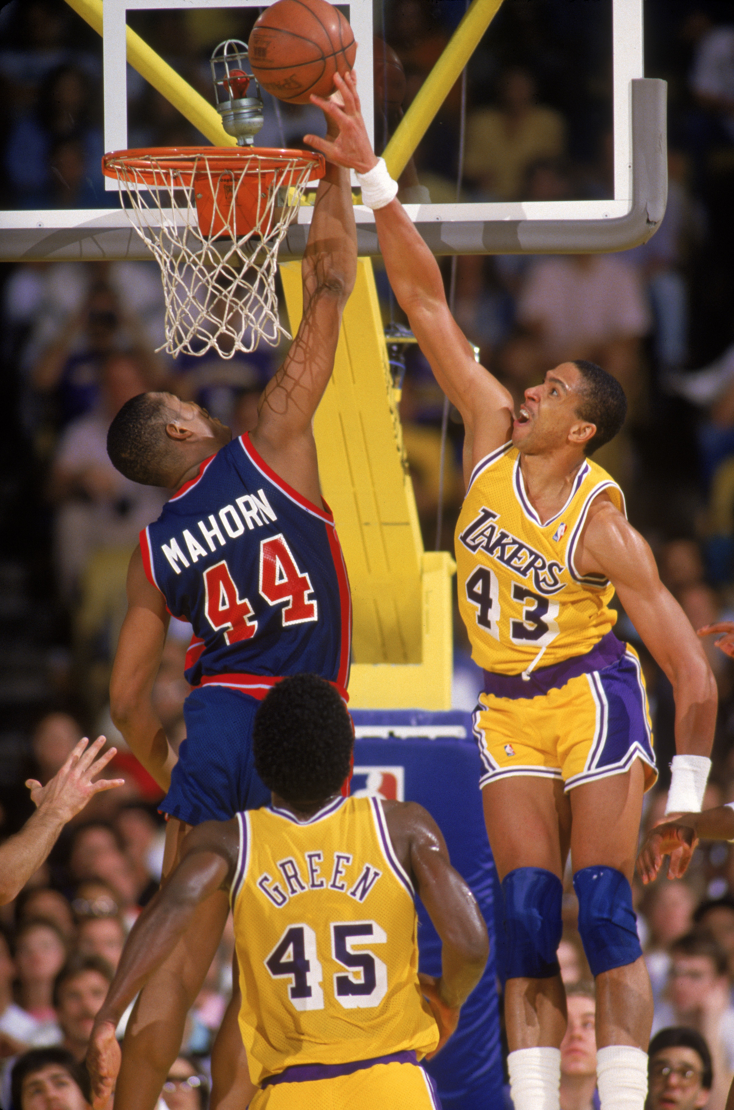 Bob McAdoo Los Angeles Lakers and Hall of Famer Signed 8x10 Photo