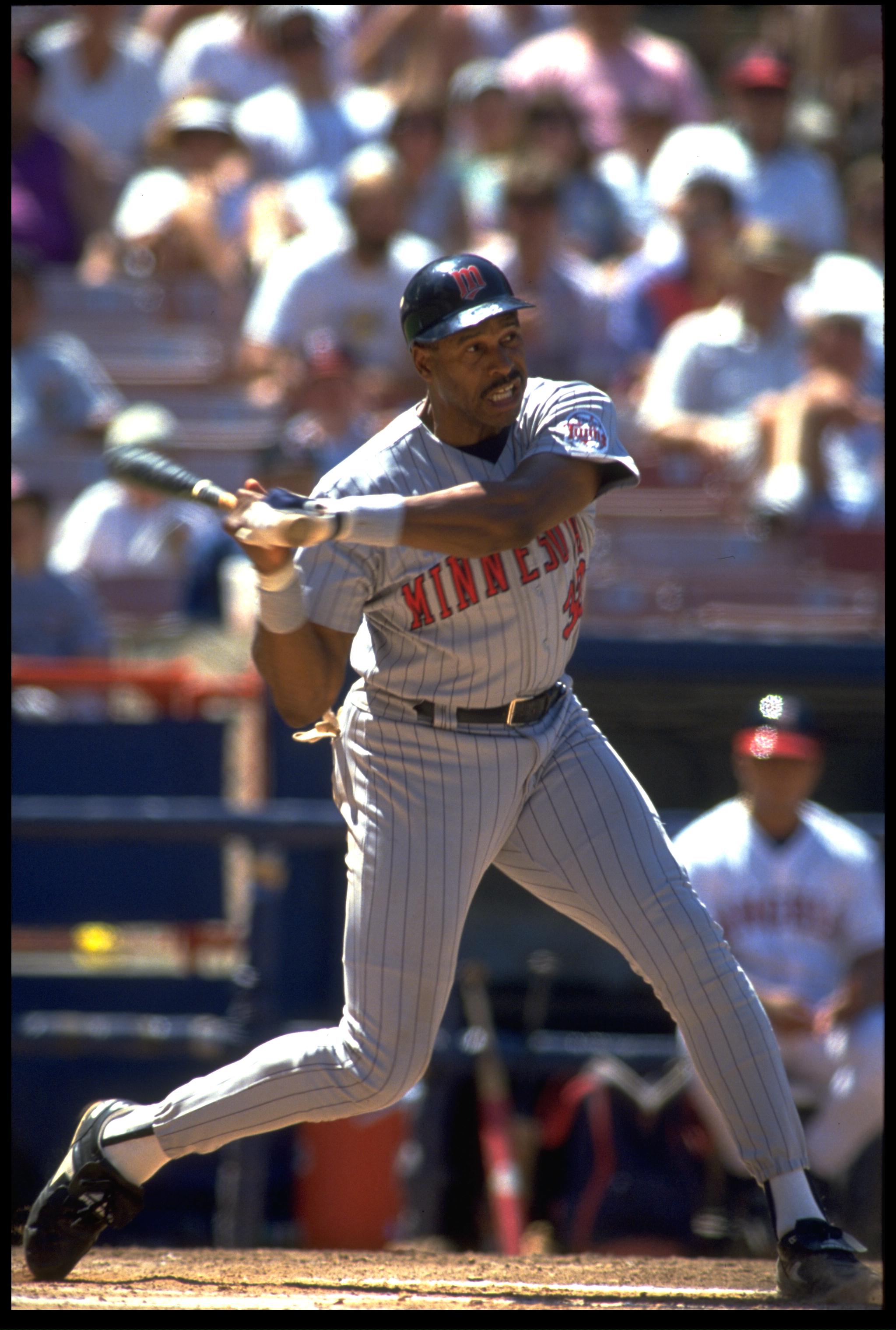 MINNESOTA TWINS OUTFIELDER DAVE WINFIELD SWINGS AT A PITCH DURING THE TWINS VERSUS CALIFORNIA ANGELS GAME AT ANAHEIM STADIUM IN ANAHEIM, CALIFORNIA. MANDATORY CREDIT: JED JACOBSON/ALLSPOR