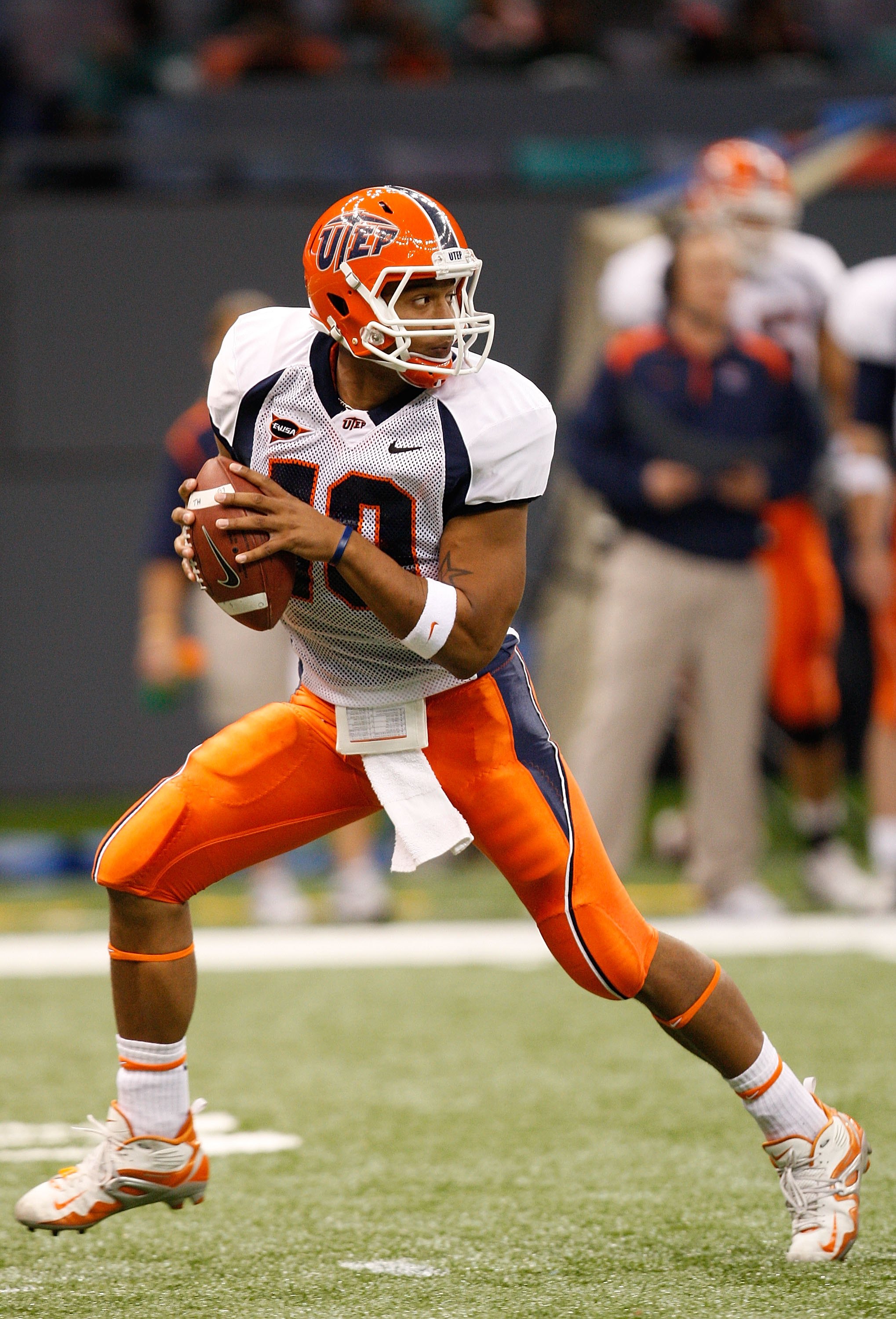 NEW ORLEANS - NOVEMBER 07: Quarterback Trevor Vittatoe #10 of the UTEP Miners at Louisana Superdome on November 7, 2009 in New Orleans, Louisiana. (Photo by Ronald Martinez/Getty Images)