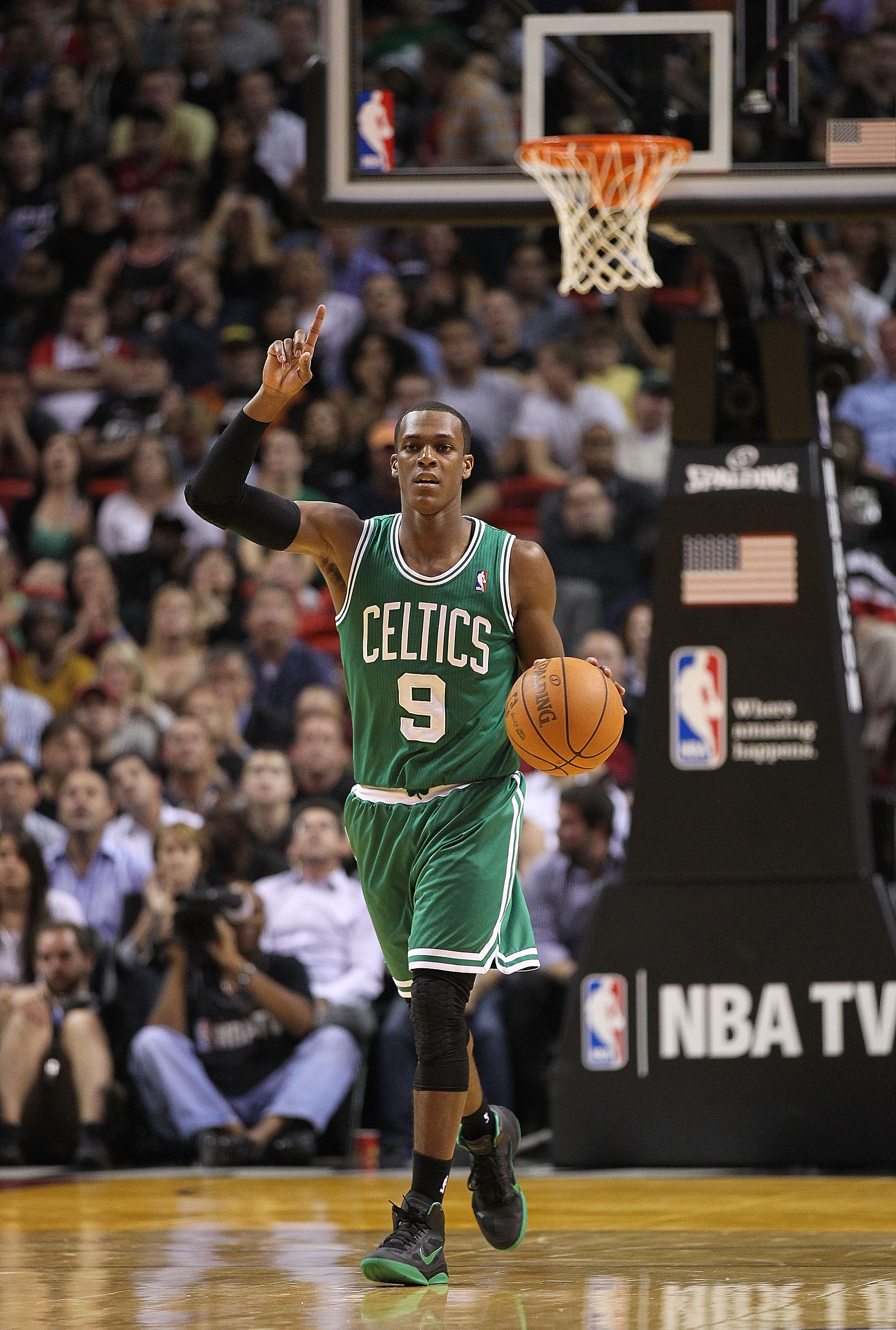 Rajon Rondo Derrick Rose And The 10 Best Young Point Guards In The Nba