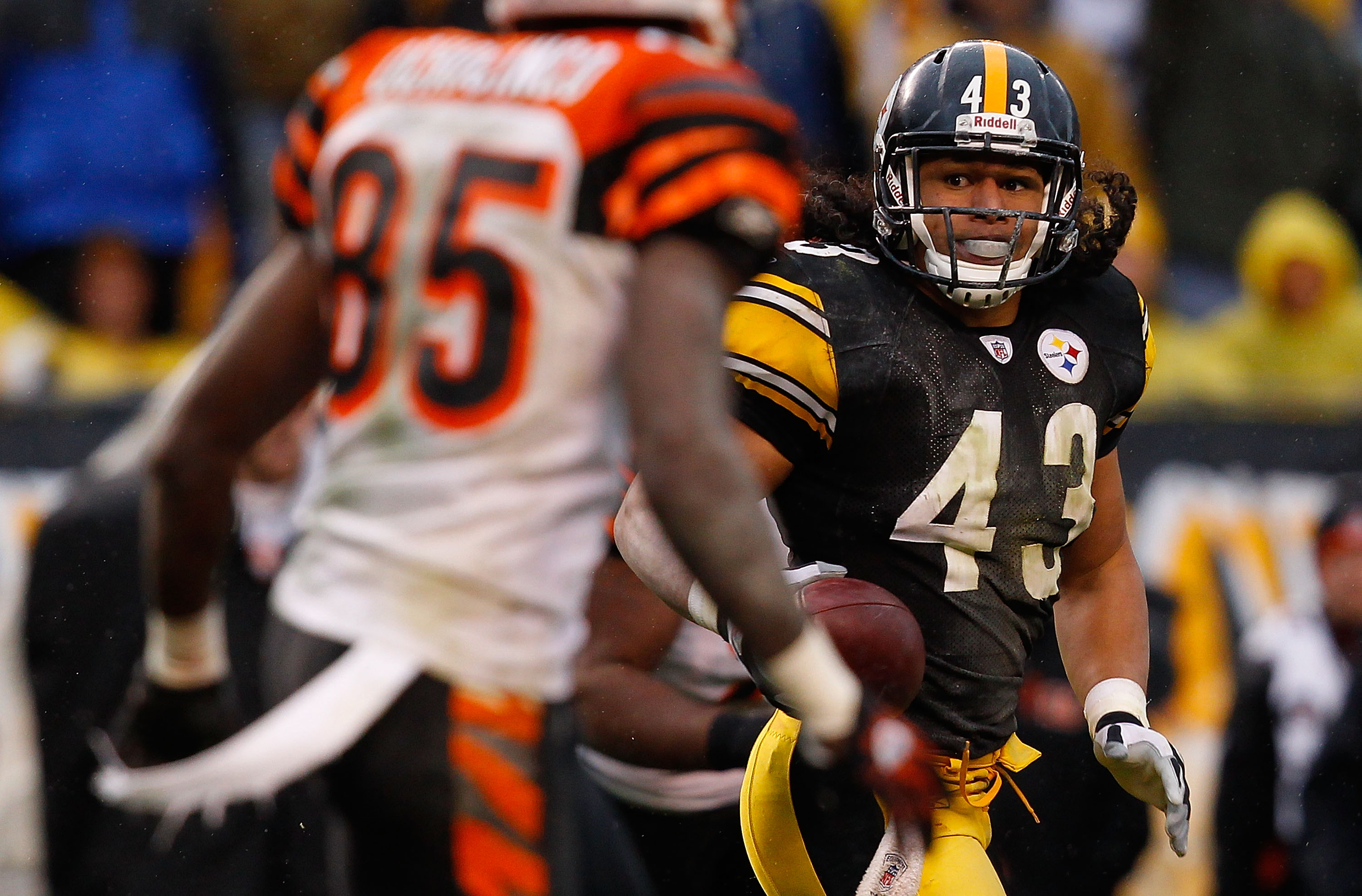 PITTSBURGH - DECEMBER 12:  Troy Polamalu #43 of the Pittsburgh Steelers intercepts a pass from Carson Palmer #9 of the Cincinnati Bengals during the game on December 12, 2010 at Heinz Field in Pittsburgh, Pennsylvania.  (Photo by Jared Wickerham/Getty Ima