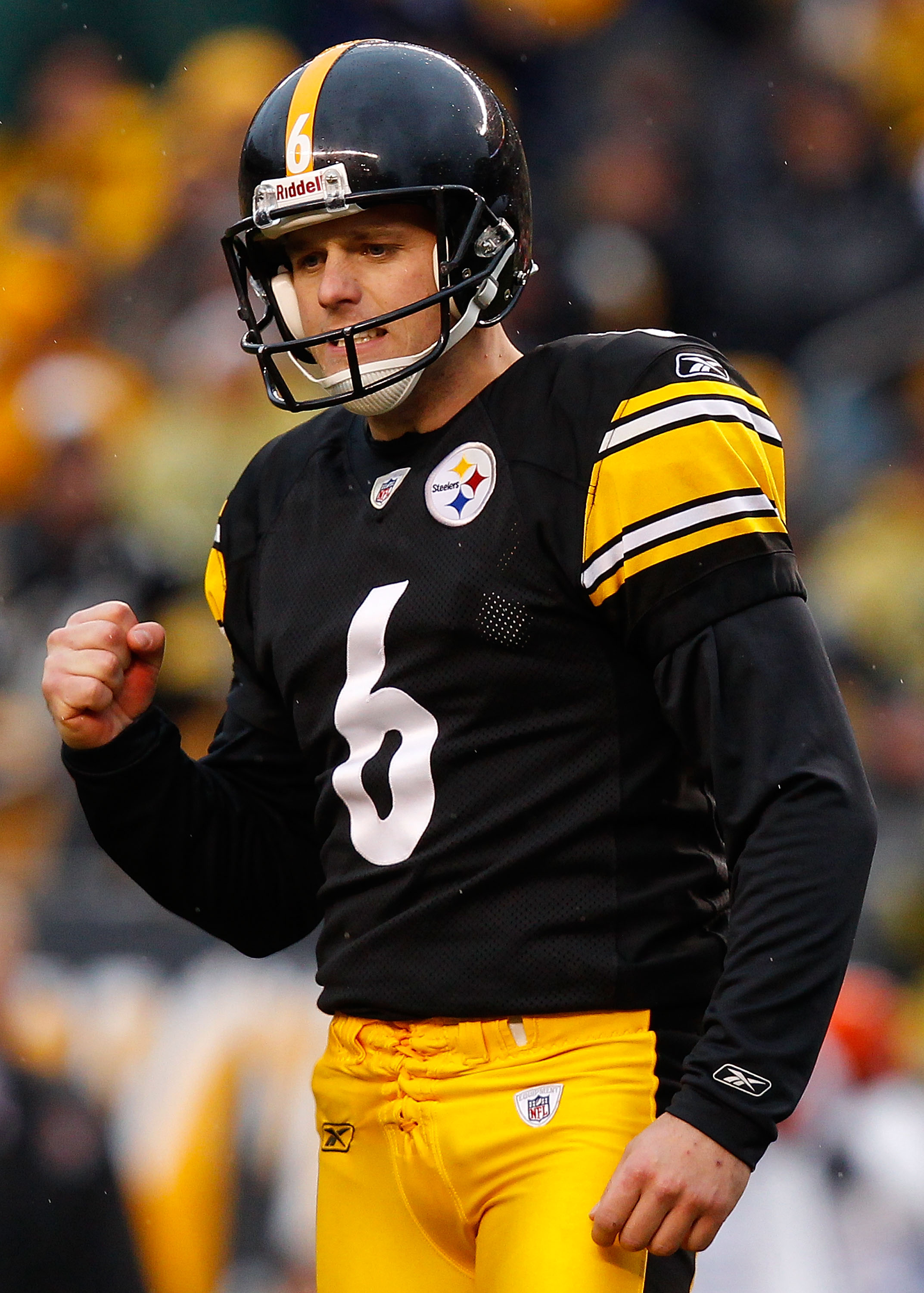 PITTSBURGH - DECEMBER 12:  Shaun Suisham #6 of the Pittsburgh Steelers celebrates after kicking a 41-yard field goal against the Cincinnati Bengals during the game on December 12, 2010 at Heinz Field in Pittsburgh, Pennsylvania.  (Photo by Jared Wickerham