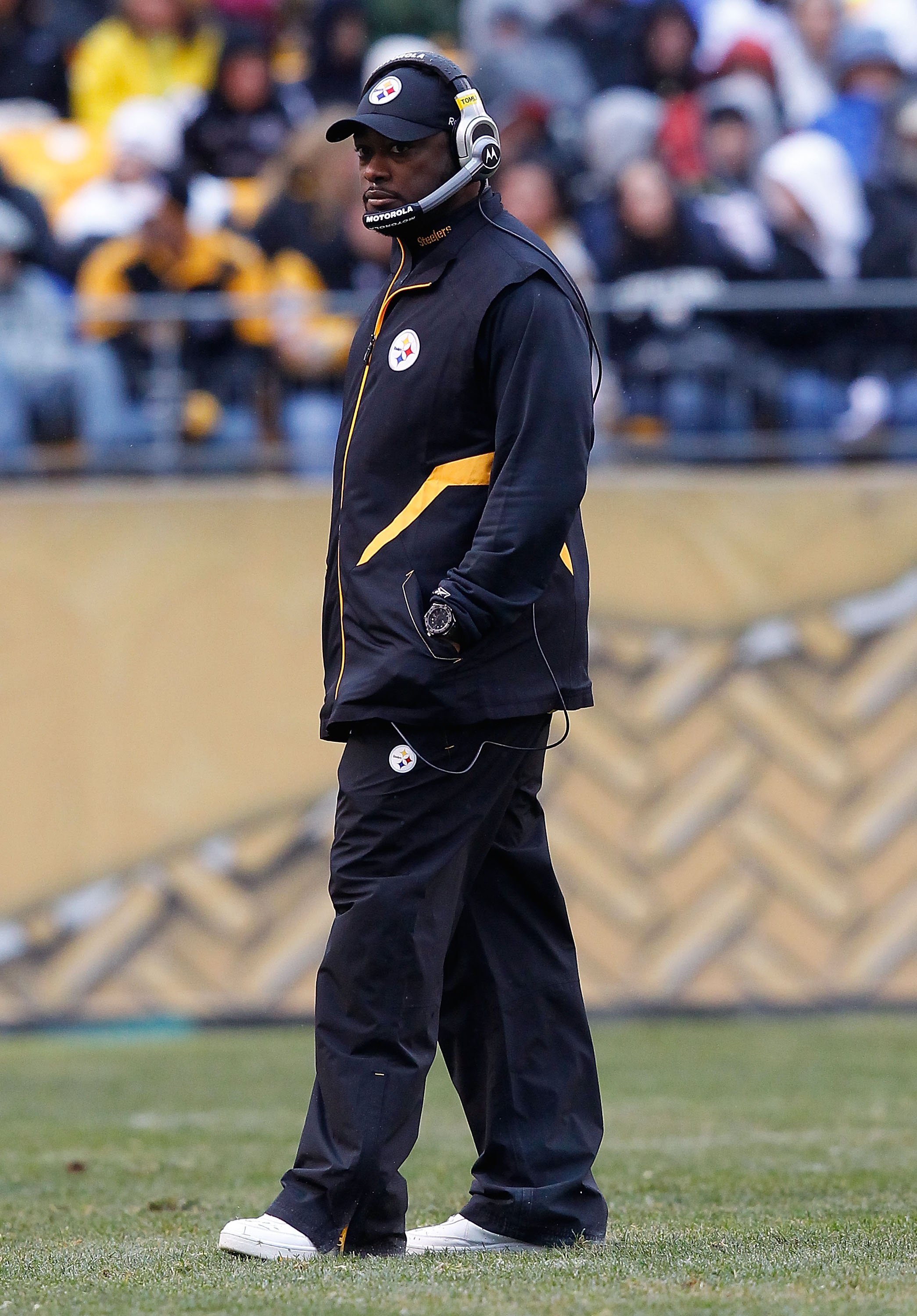 PITTSBURGH - DECEMBER 12:  Head coach Mike Tomlin of the Pittsburgh Steelers watches his team during the game against the Cincinnati Bengals on December 12, 2010 at Heinz Field in Pittsburgh, Pennsylvania.  (Photo by Jared Wickerham/Getty Images)