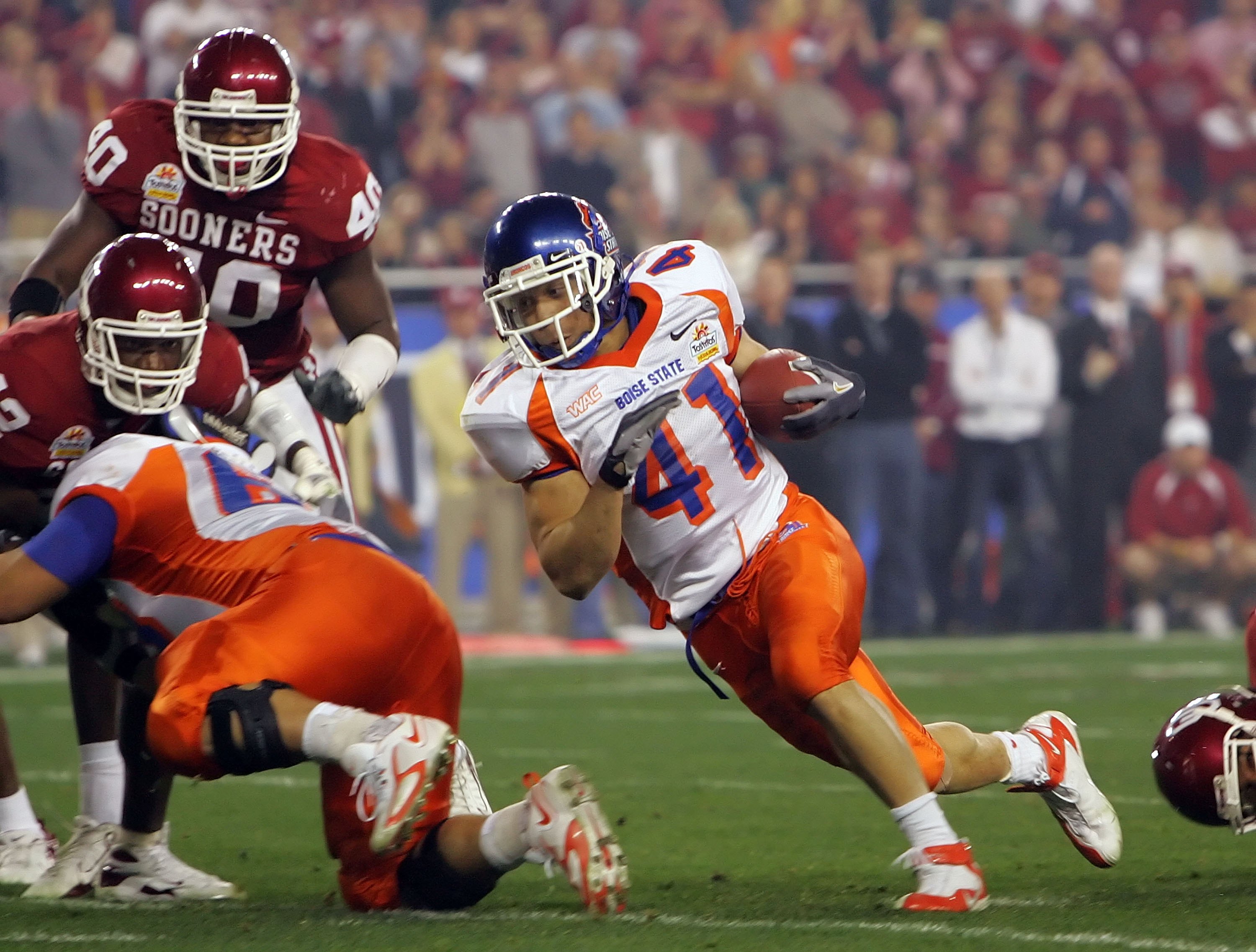 GLENDALE, AZ - JANUARY 01: Running back Ian Johnson #41 of the Boise State Broncos runs the football in the first quarter against the Oklahoma Sooners at the Tostito's Fiesta Bowl at University of Phoenix Stadium January 1, 2007 in Glendale, Arizona. (P