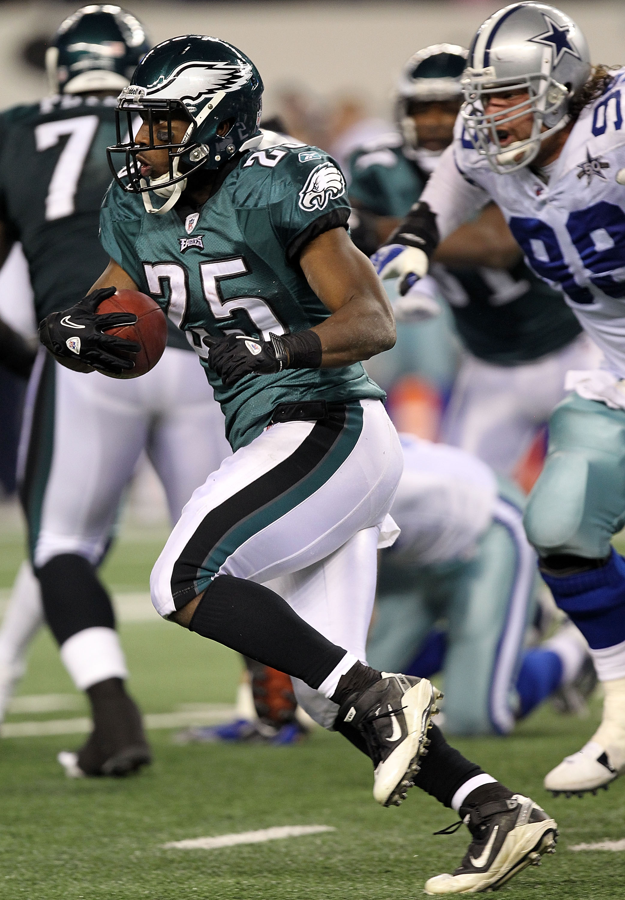 Philadelphia Eagles wide receiver Jeremy Maclin leads the way as he carries  to the Dallas Cowboys 12-yard line during first quarter Dallas  Cowboys-Philadelphia Eagles game action at Lincoln Financial Field October  30