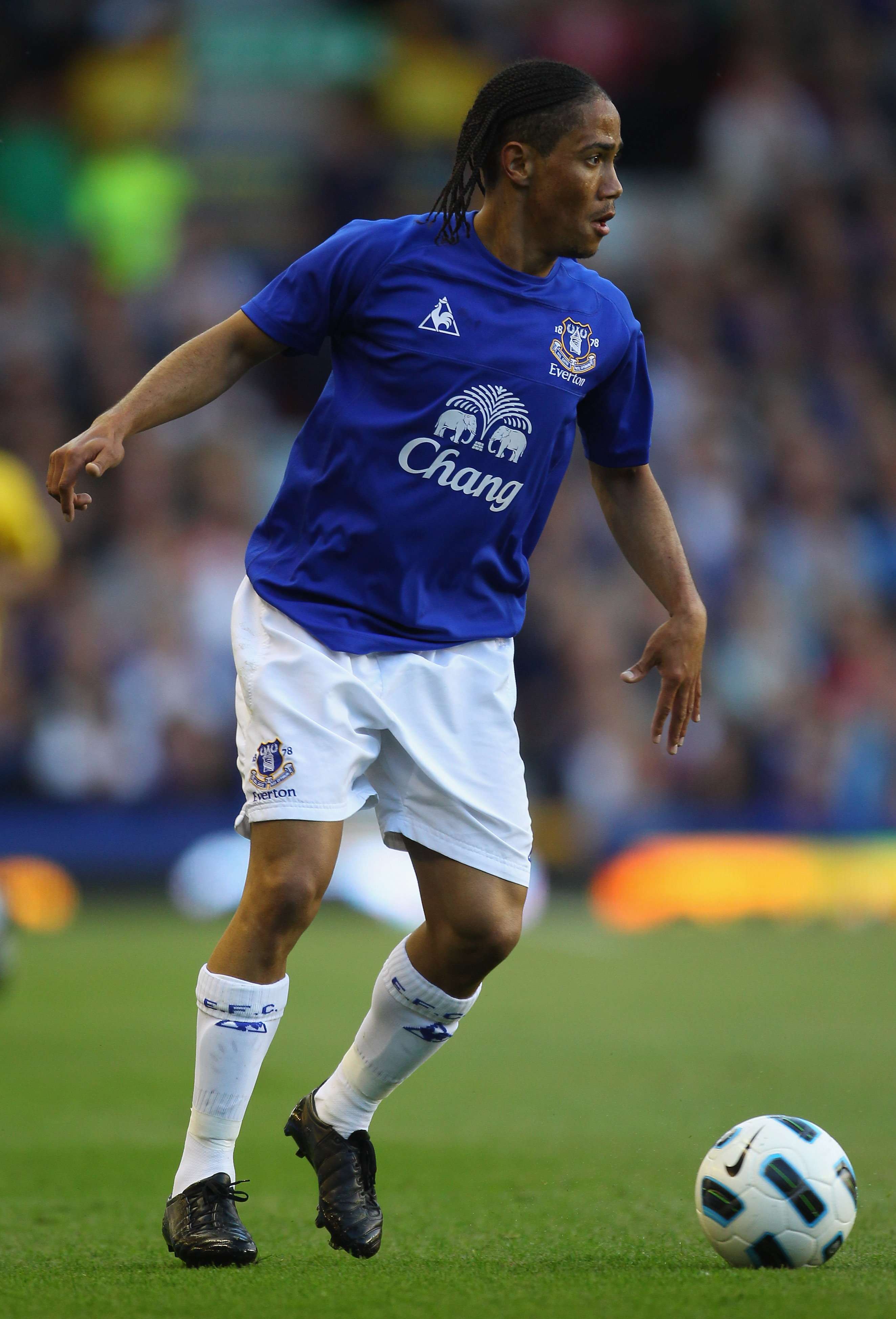 LIVERPOOL, ENGLAND - AUGUST 04:  Steven Pienaar of Everton during the pre-season friendly match between Everton and Everton Chile at Goodison Park on August 4, 2010 in Liverpool, England.  (Photo by Alex Livesey/Getty Images)