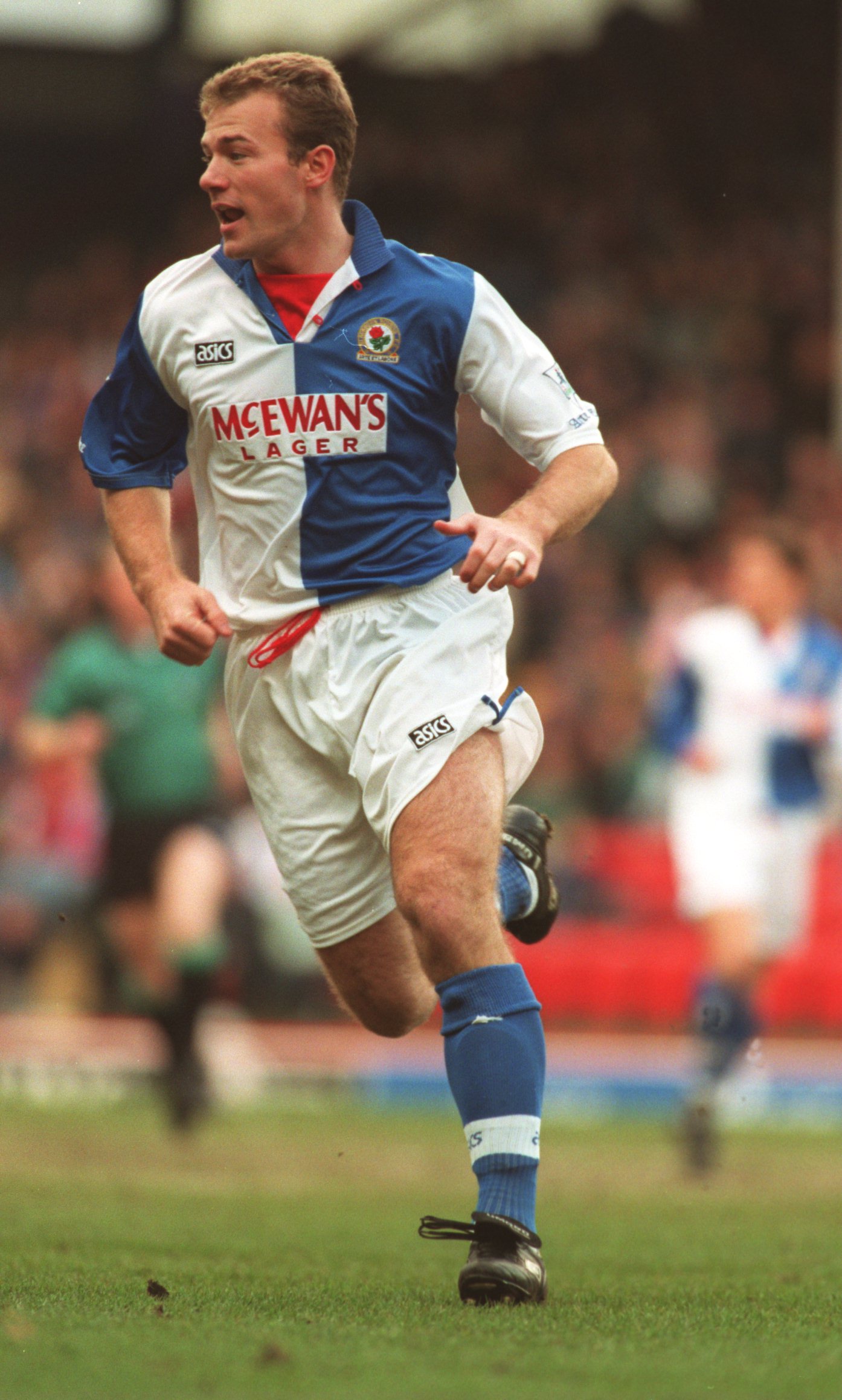 18 MAR 1995:  ALAN SHEARER OF BLACKBURN ROVERS IN ACTION DURING A PREMIERSHIP MATCH AGAINST CHELSEA AT EWOOD PARK. BLACKBURN WON THE GAME 2-1. Mandatory Credit: Gary M. Prior/ALLSPORT