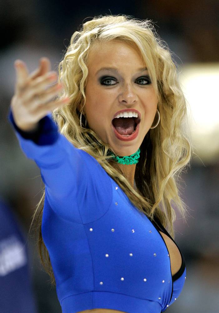 Edmonton Oilers Cheerleaders and 20 More NHL Ice Girls | Bleacher