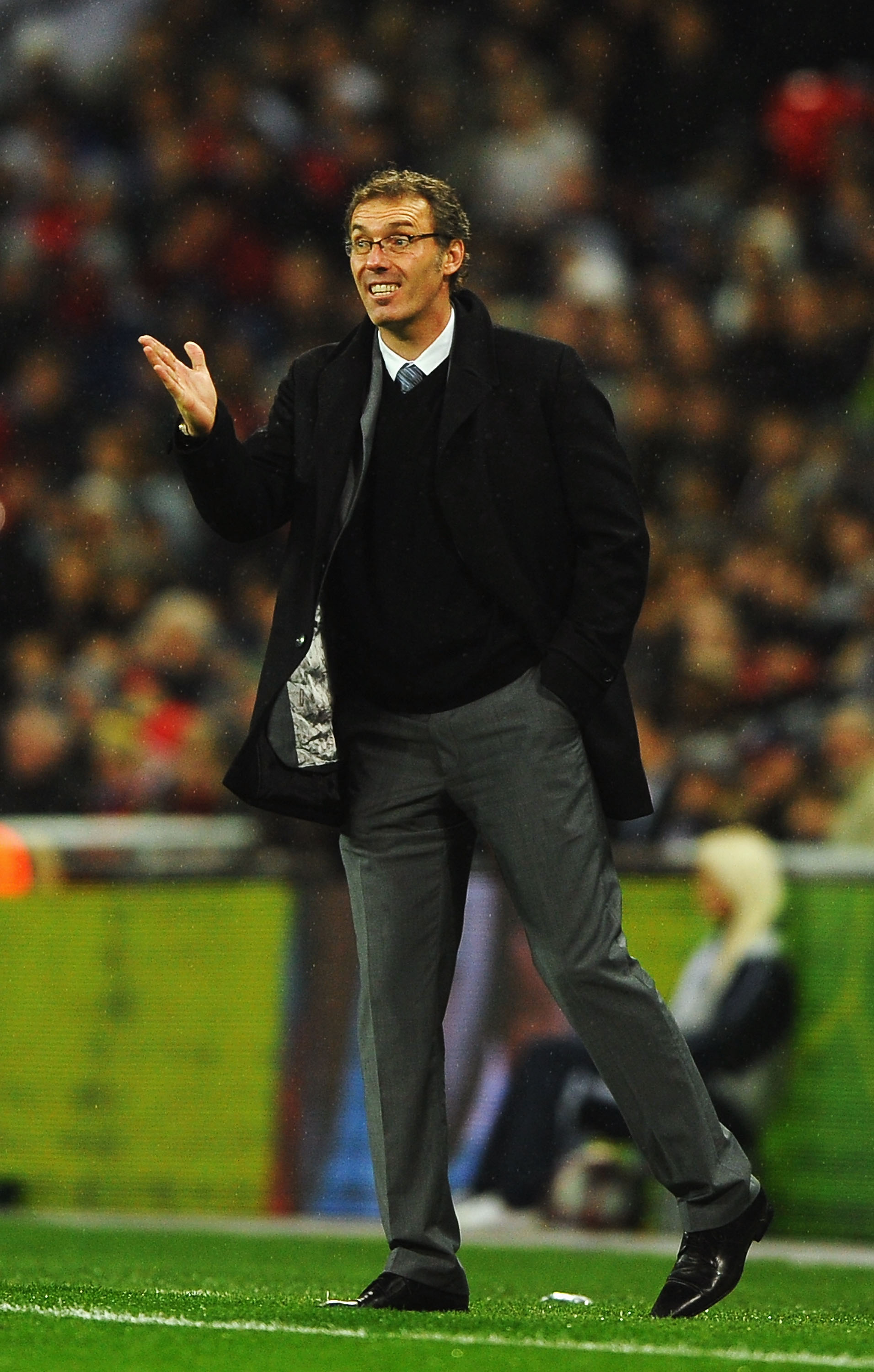 LONDON, ENGLAND - NOVEMBER 17:  Laurent Blanc coach of France signals from the touchline during the international friendly match between England and France at Wembley Stadium on November 17, 2010 in London, England.  (Photo by Laurence Griffiths/Getty Ima