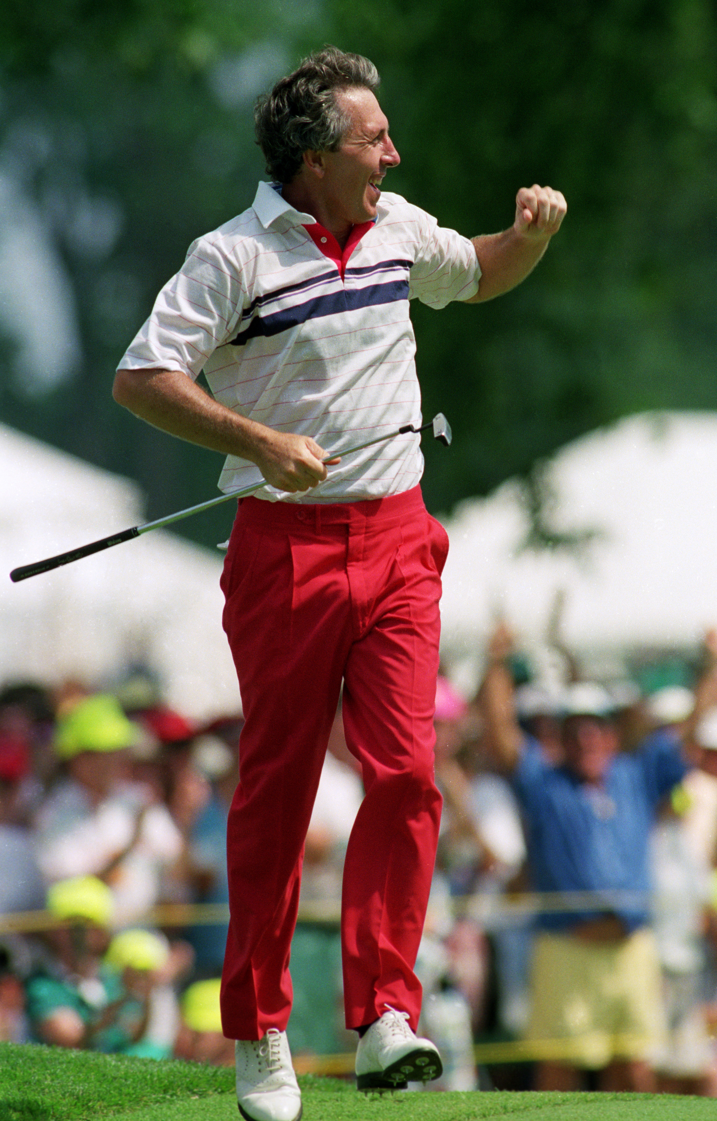 MEDINAH - JUNE:  Hale Irwin of the USA birdies the 18th to secure a play-off spot in the US Open at Medinah Country Club in Medinah, Illinois, USA in June 1990. Irwin went on to beat Mike Donald in the play-off. (photo by Stephen Munday/Getty Images)