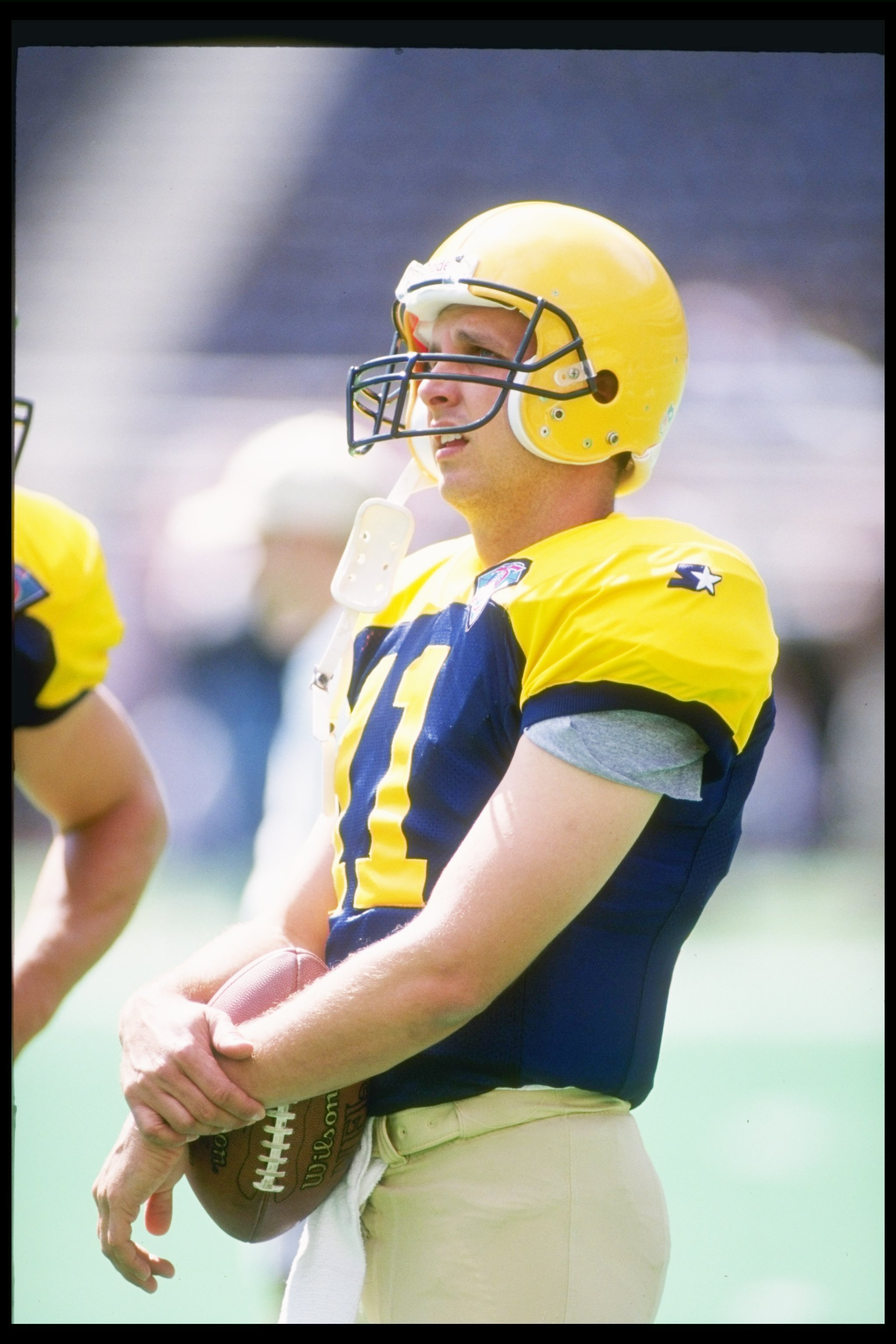 19 Sep 1994:  Green Bay Packers quarterback Ty Detmer stands on the sidelines during game against the Philadelphia Eagles at Veterans Stadium in Philadelphia, Pennsylvania.  The Eagles won the game 13-7. Mandatory Credit: Doug Pensinger  /Allsport