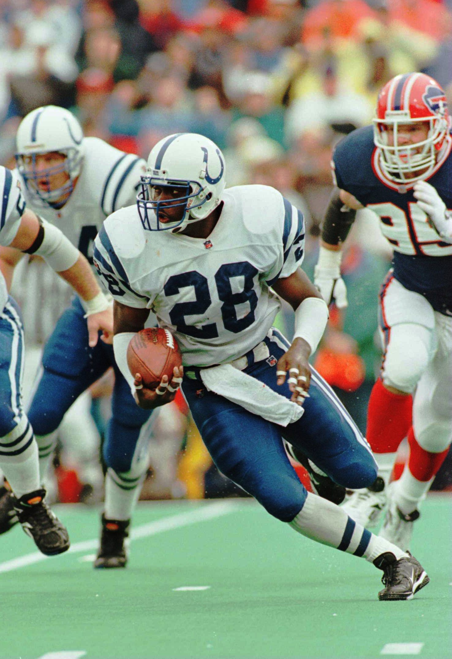17 SEP 1995:  RUNNING BACK MARSHALL FAULK OF THE INDIANAPOLIS COLTS POWERS HIS WAY TO IN ACTION AGAINST THE BUFFALO BILLS AT RICH STADIUM, ORCHARD PARK, NEW YORK.  FAULK HAD TWO FIRST-HALF TOUCHDOWNS.  Mandatory Credit: Rick Stewart/ALLSPORT