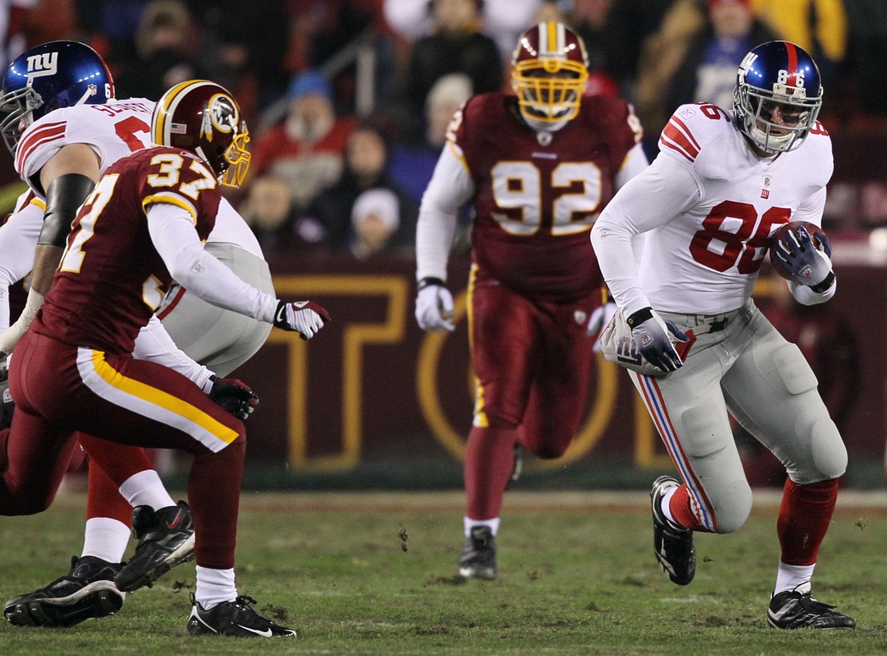 Photo: New York Giants Barry Cofield grabs on to Jacksonville