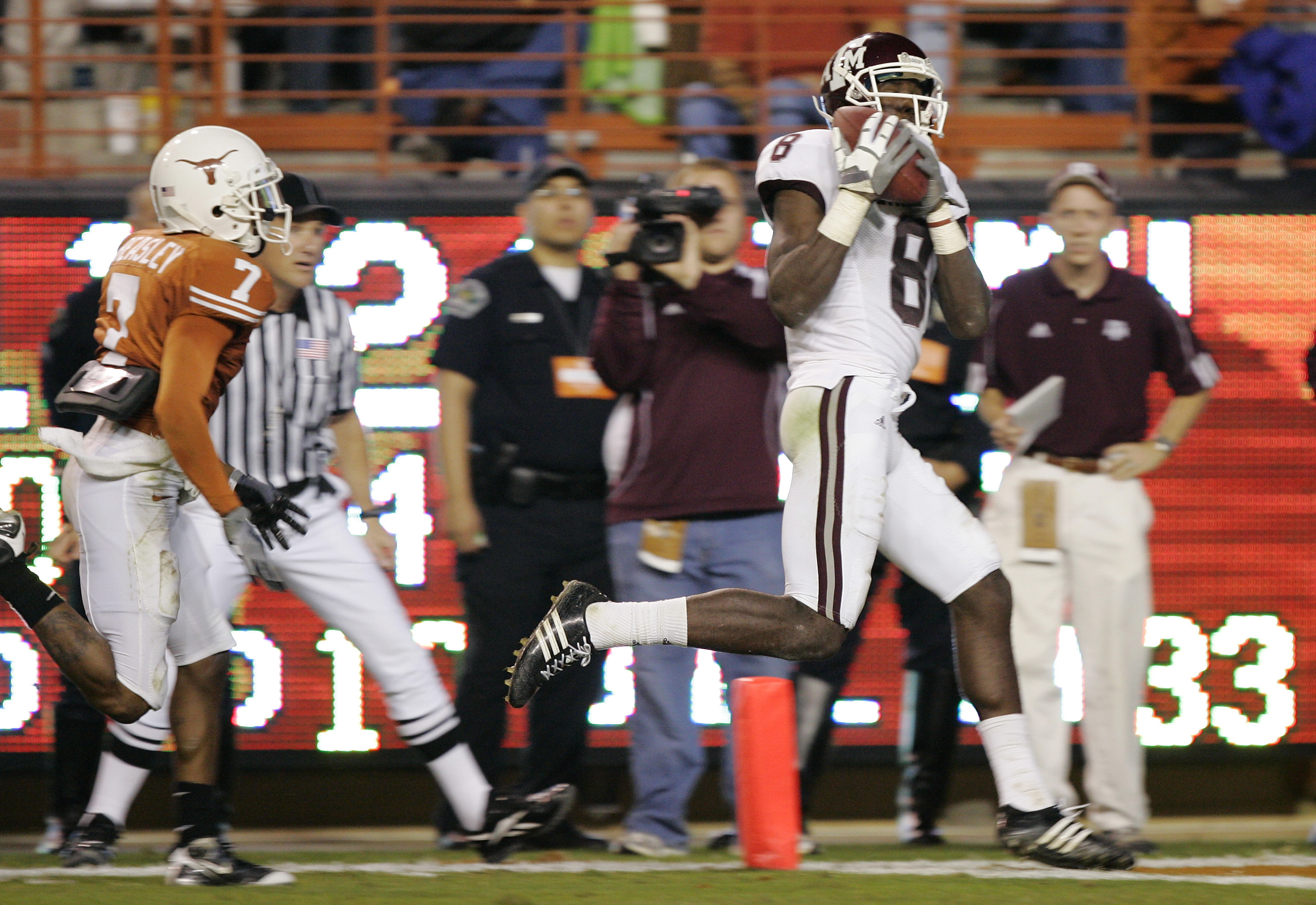 AUSTIN, TX - NOVEMBER 27: Wide receiver Jeff Fuller #8 of the Texas A&M Aggies pulls in a touchdown pass against cornerback Deon Beasley #7 of the Texas Longhorns in the fourth quarter at Darrell K Royal-Texas Memorial Stadium November 27, 2008 in Austin,