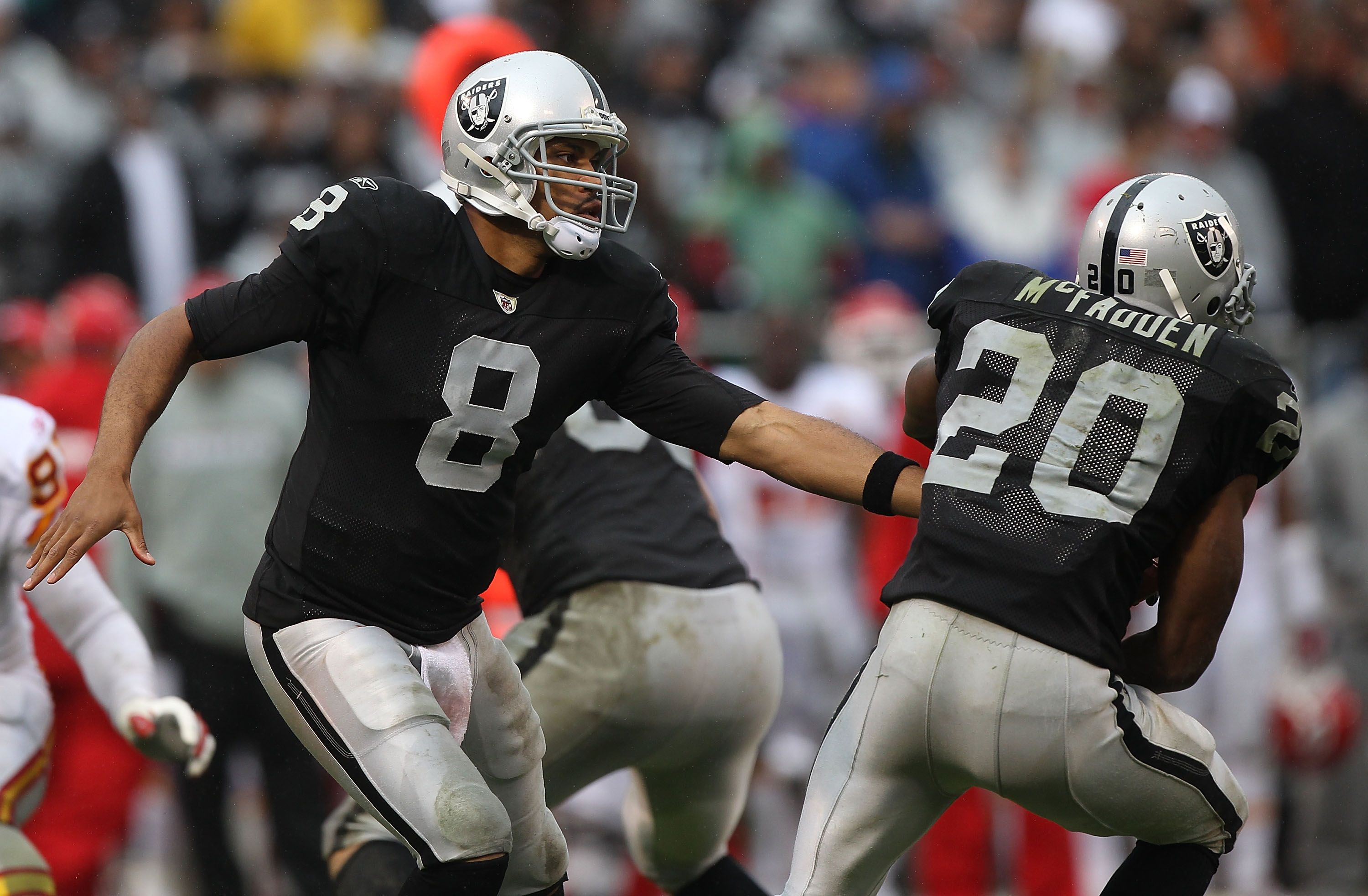 OAKLAND, CA - NOVEMBER 07:  Jason Campbell #8 hands the ball off to Darren McFadden #20 of the Oakland Raiders against the Kansas City Chiefs during an NFL game at Oakland-Alameda County Coliseum on November 7, 2010 in Oakland, California.  (Photo by Jed