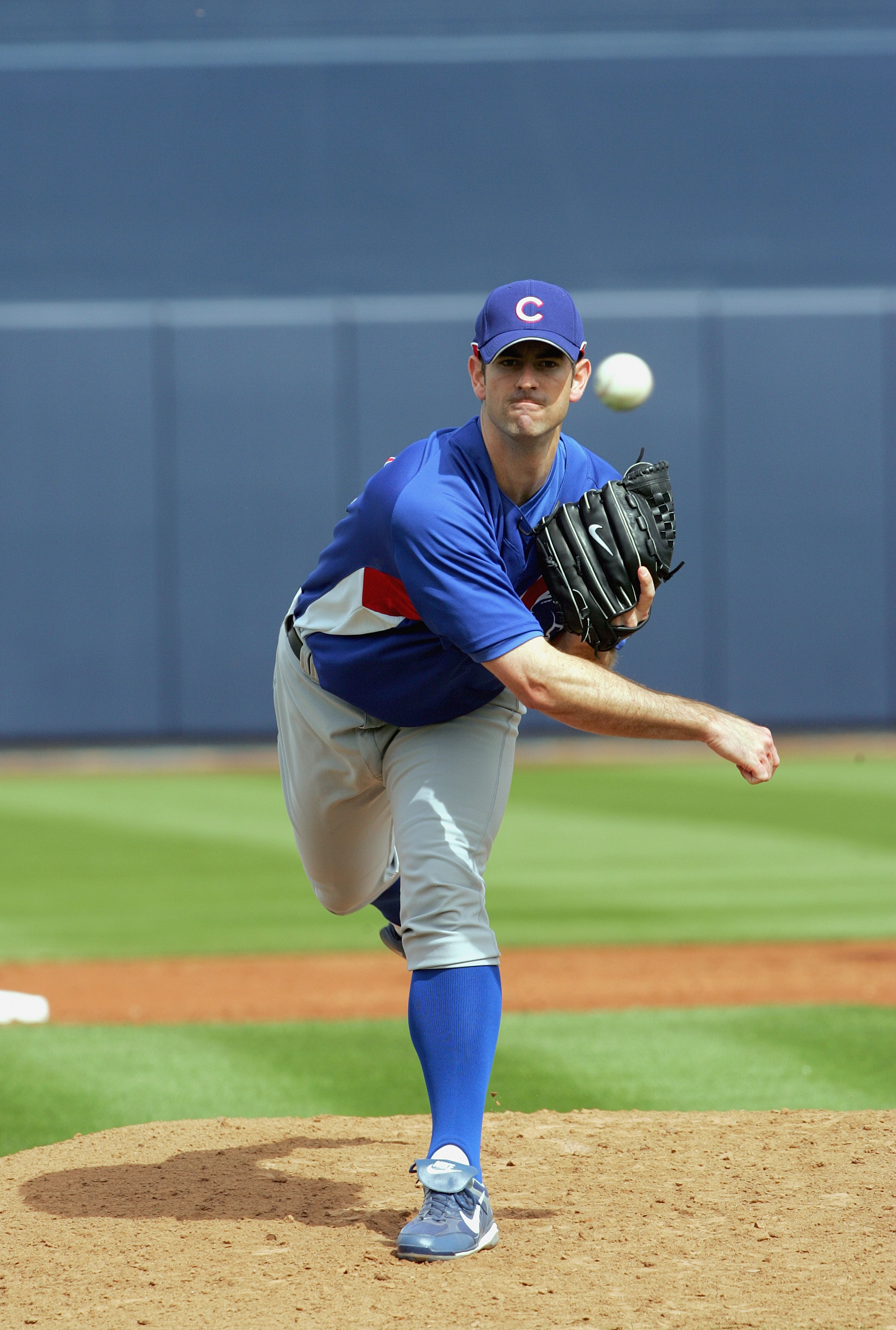 PEORIA, AZ - MARCH 5: Pitcher Mark Prior #22 of the Chicago Cubs pitches during a play against the Seattle Mariners during Spring Training at Peoria Sports Complex March 5, 2007 in Peoria, Arizona. (Photo by Stephen Dunn/Getty Images)