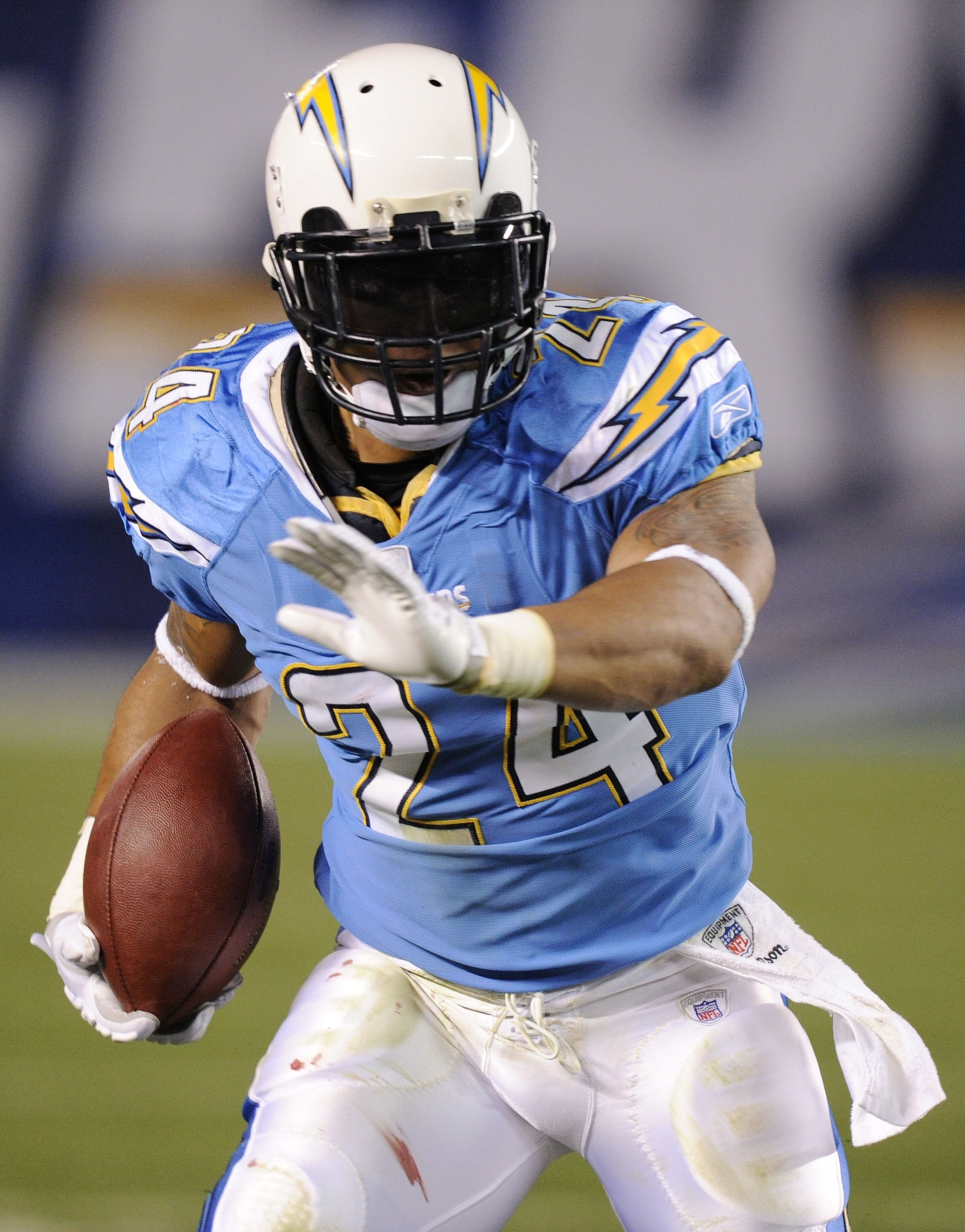 San Diego Chargers Dominate the San Francisco 49ers 34-7 - Bolts From The  Blue