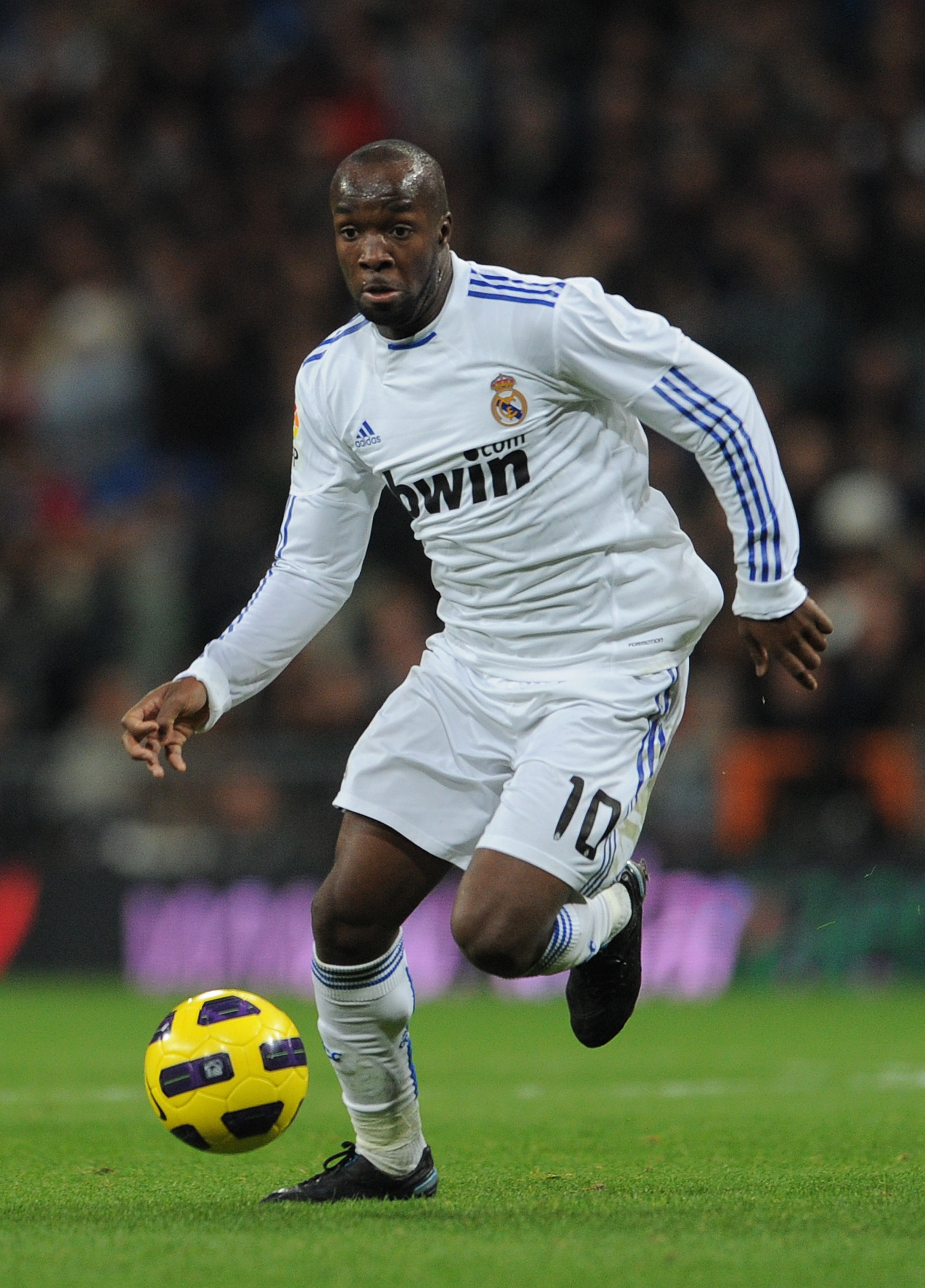 MADRID, SPAIN - DECEMBER 04:  Lassana Diarra of Real Madrid runs with the ball during the La Liga match between Real Madrid and Valencia at Estadio Santiago Bernabeu on December 4, 2010 in Madrid, Spain.  (Photo by Jasper Juinen/Getty Images)