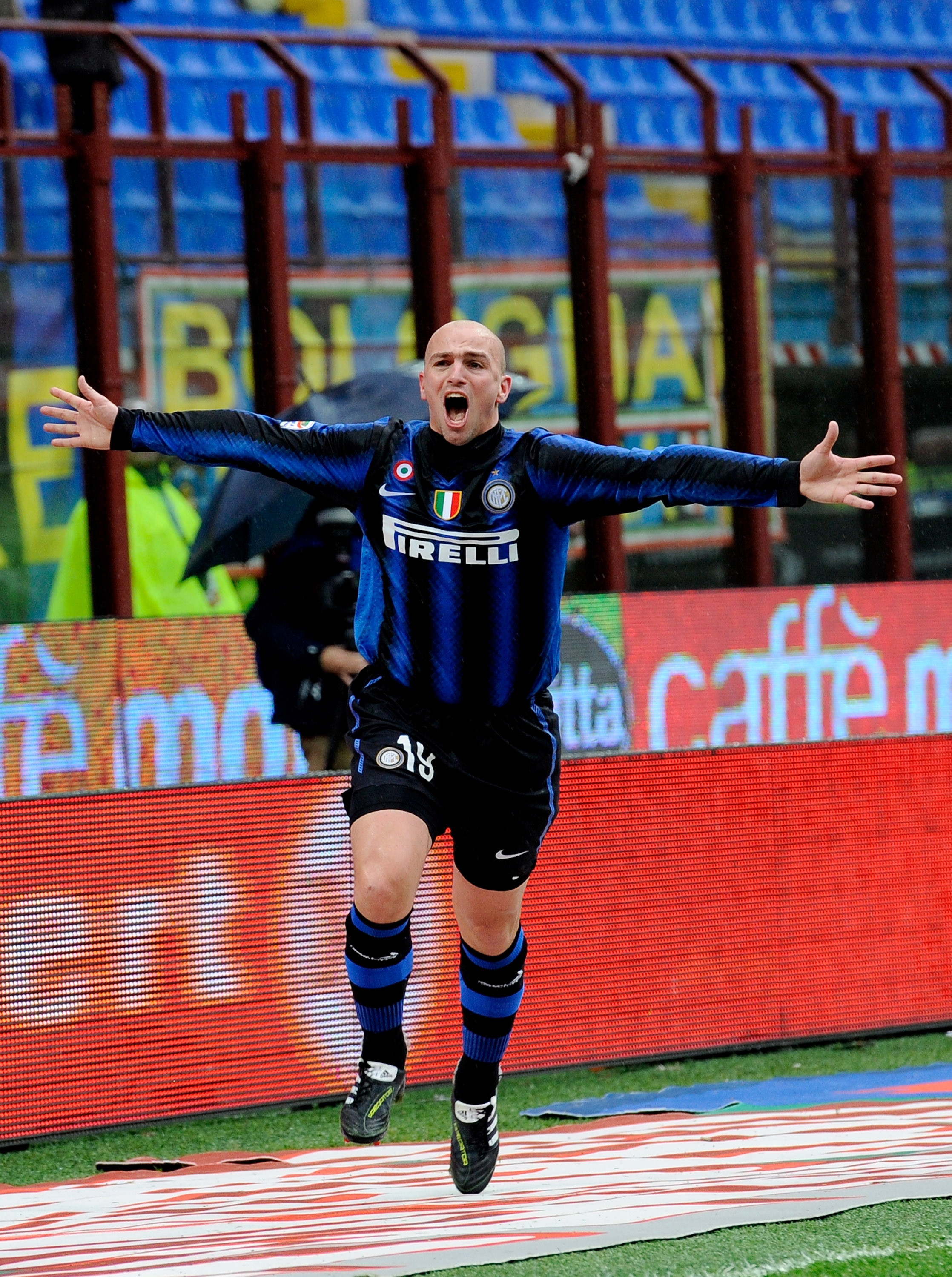MILAN, ITALY - NOVEMBER 28:  Esteban Cambiasso of FC Internazionale Milano celebrates after scoring the first goal during the Serie A match between Inter and Parma at Stadio Giuseppe Meazza on November 28, 2010 in Milan, Italy.  (Photo by Claudio Villa/Ge